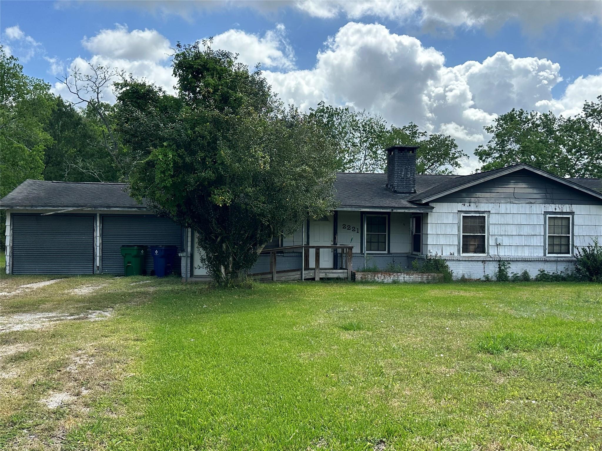 2221 S Front Street — photo