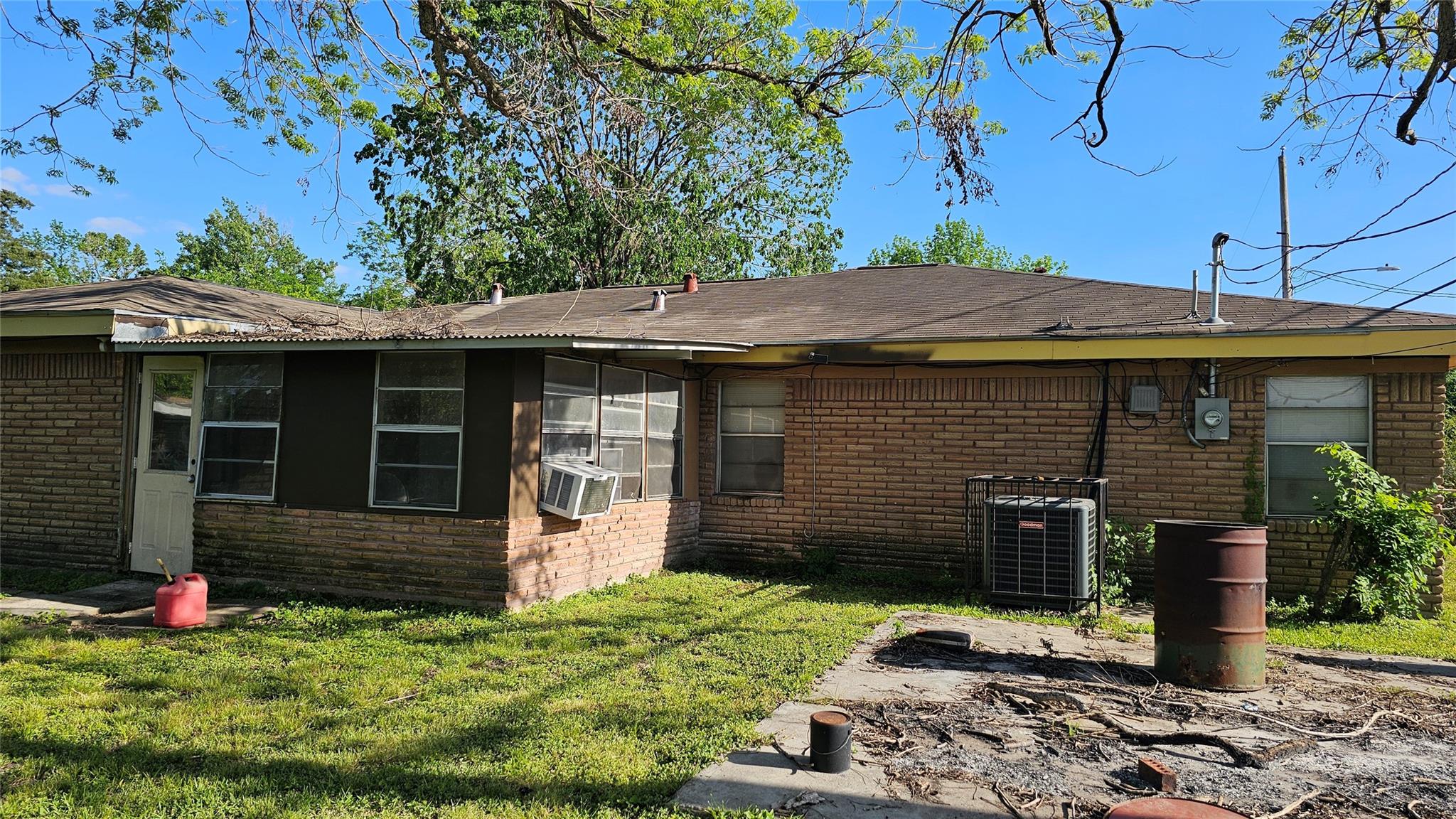 872 Lovers Lane — photo