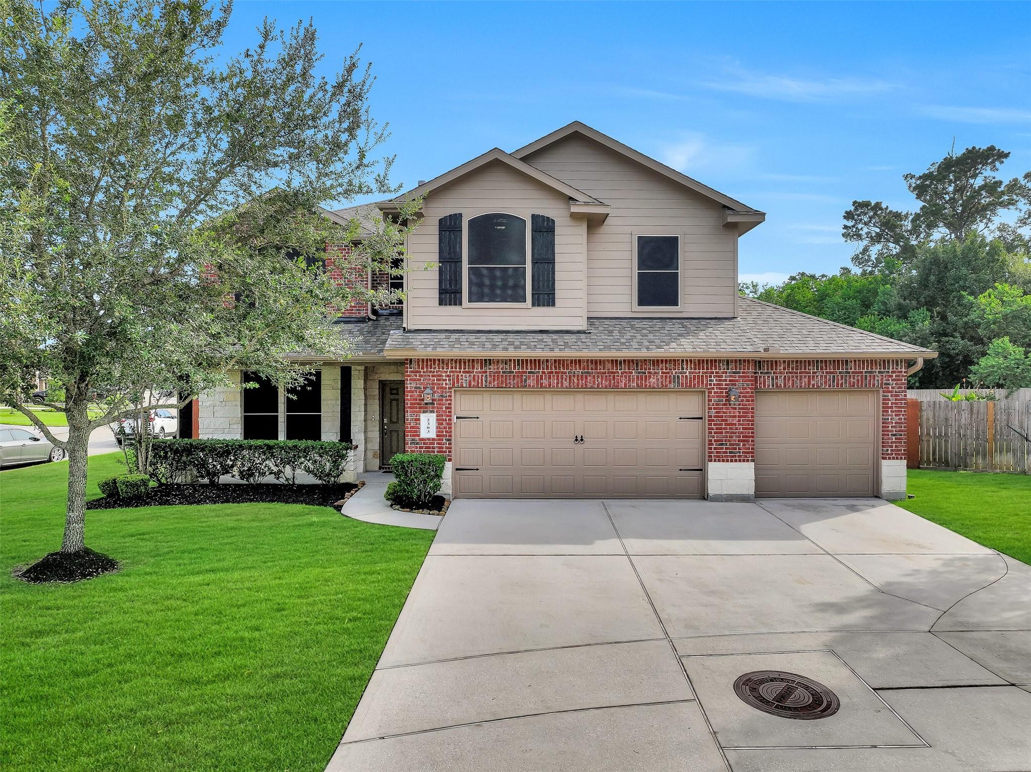 2303 Deer Trace Court — photo