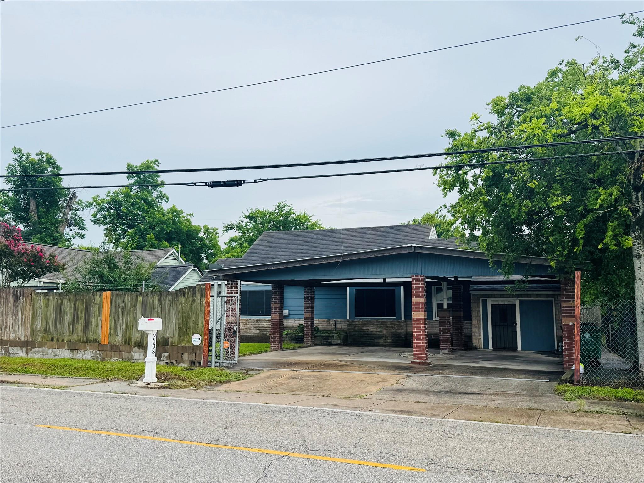 2308 Bennington Street — photo