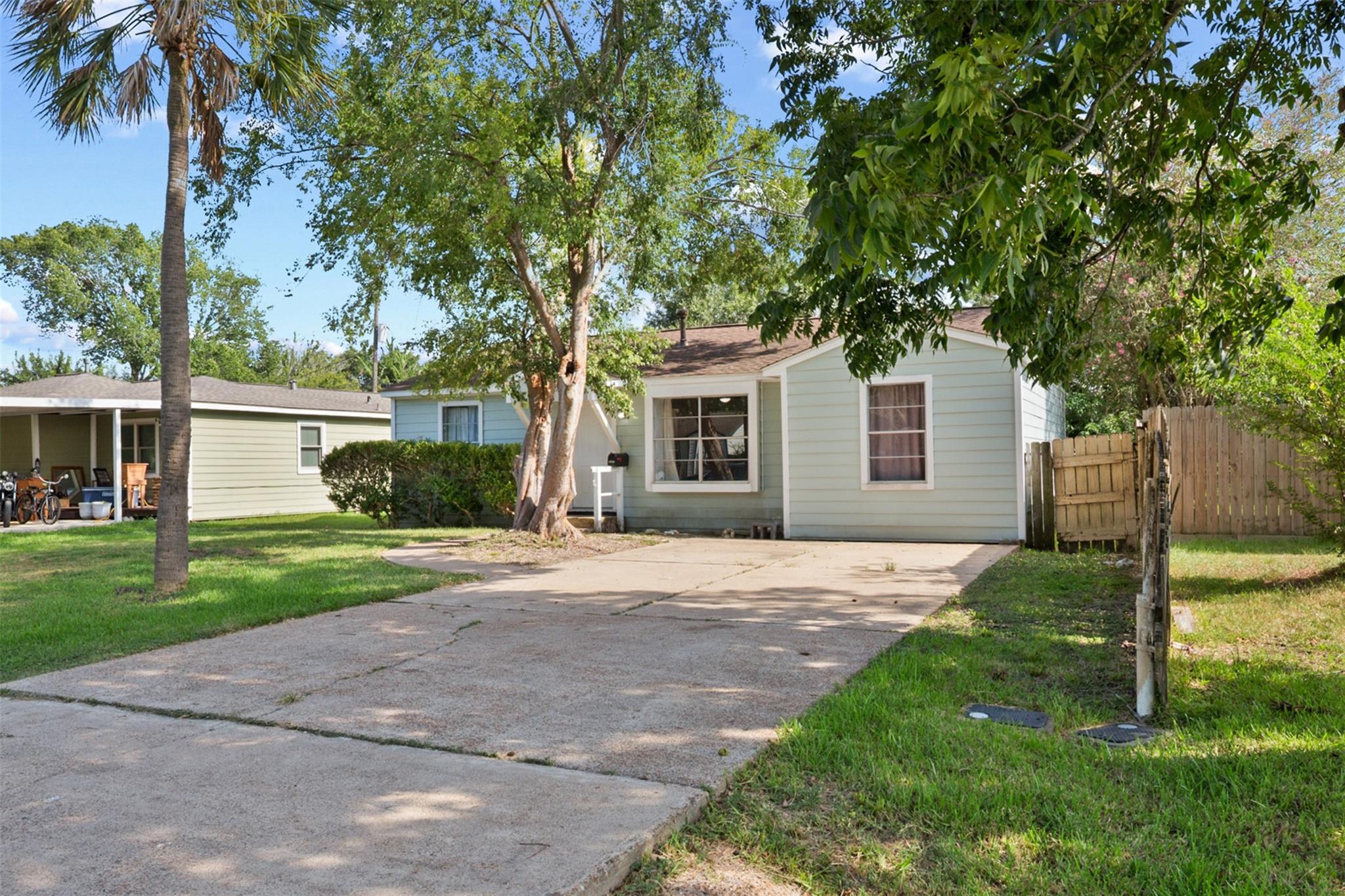7406 Elbridge Lane — photo