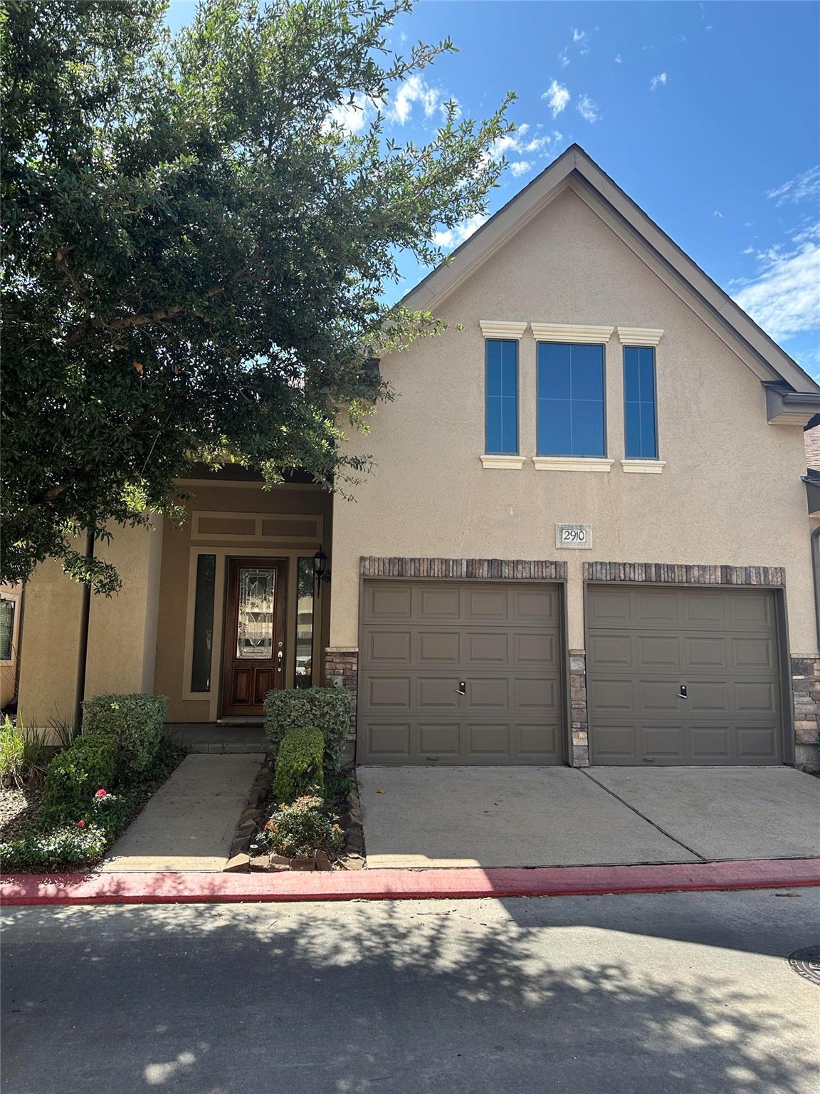 2910 Royal Oaks Green — photo