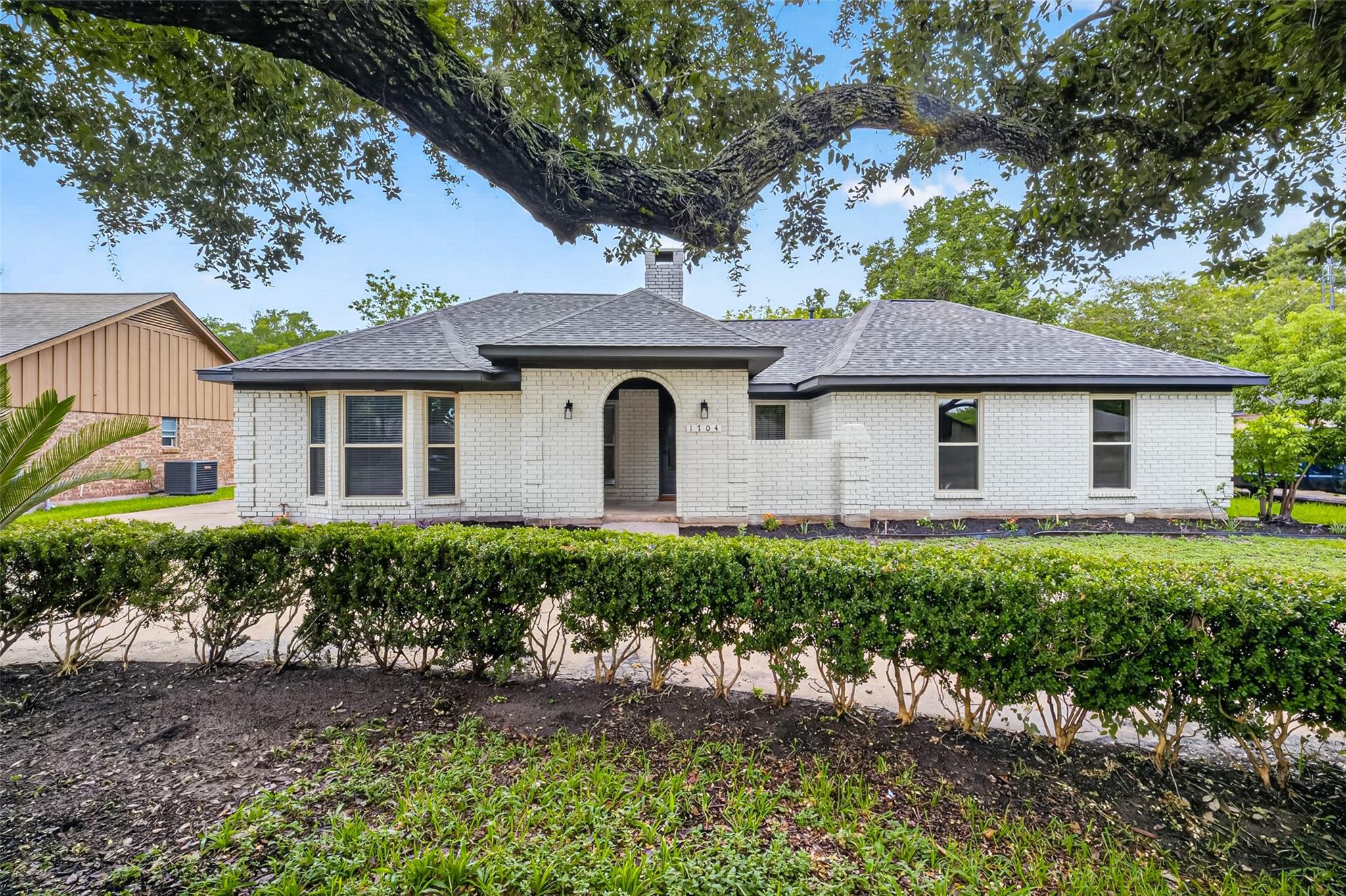 1704 Mulberry Dr — photo