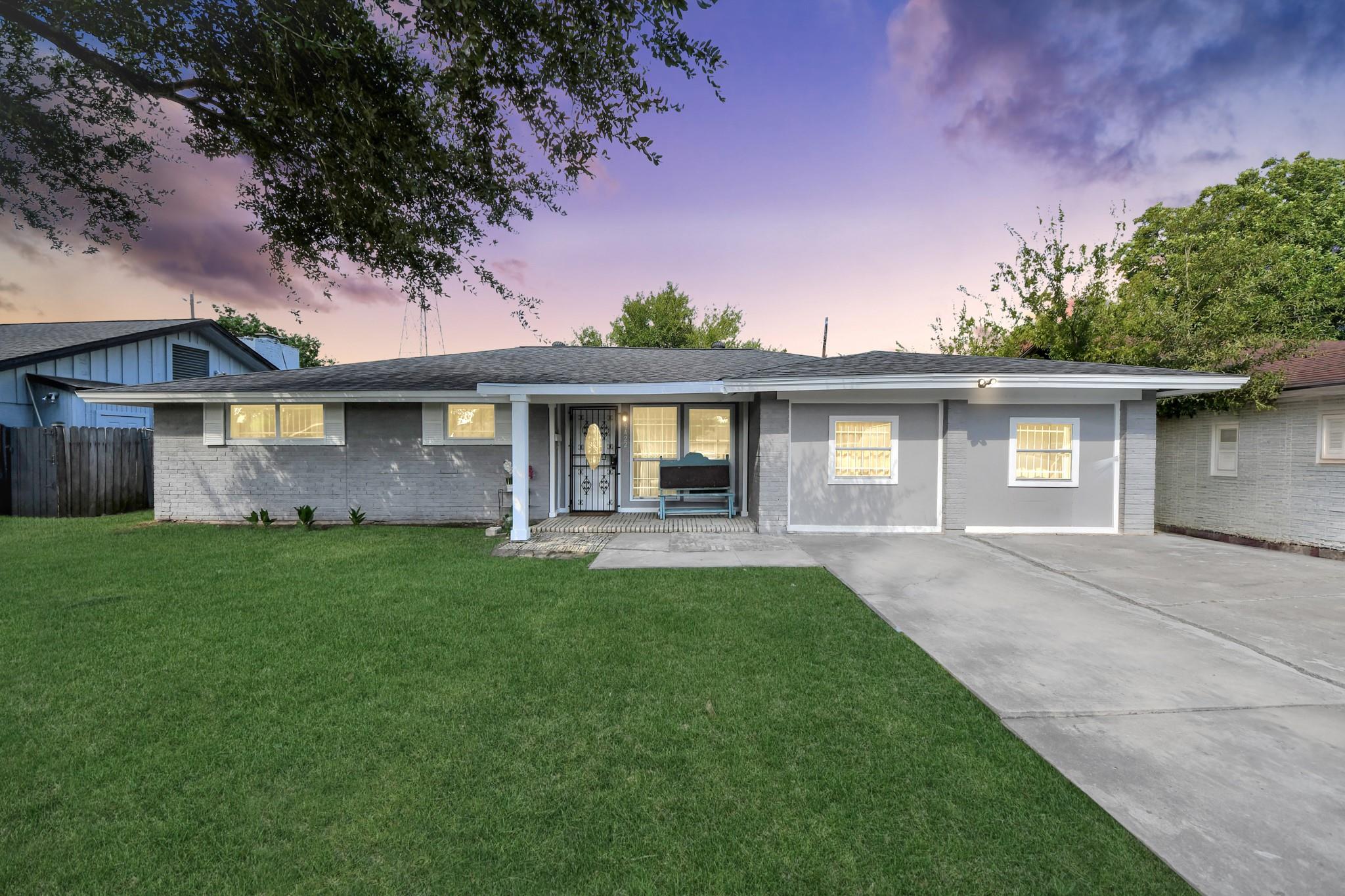 9422 Pipestone Street — photo