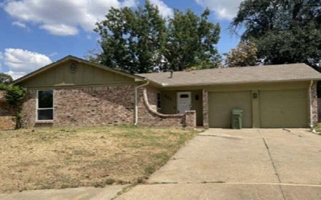 905 Kristin Court — photo