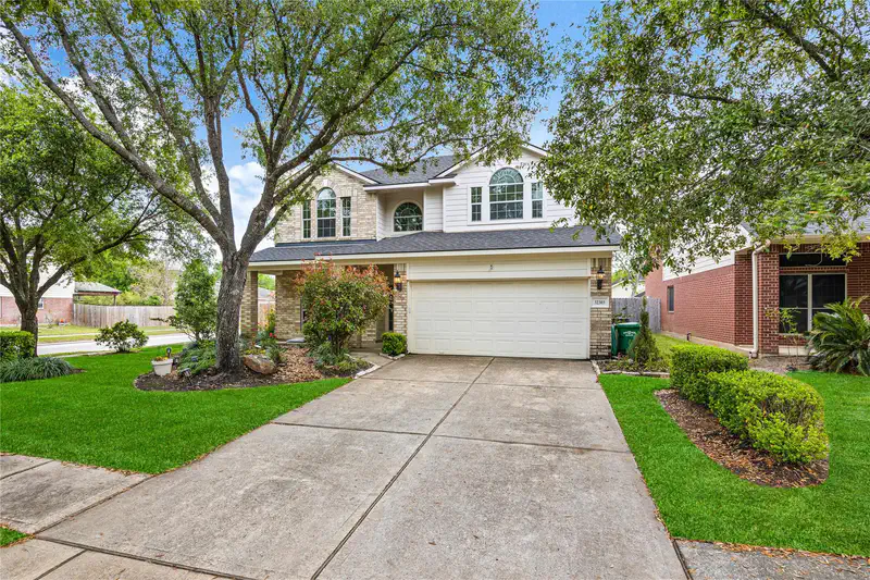 32303 Archer Park — photo