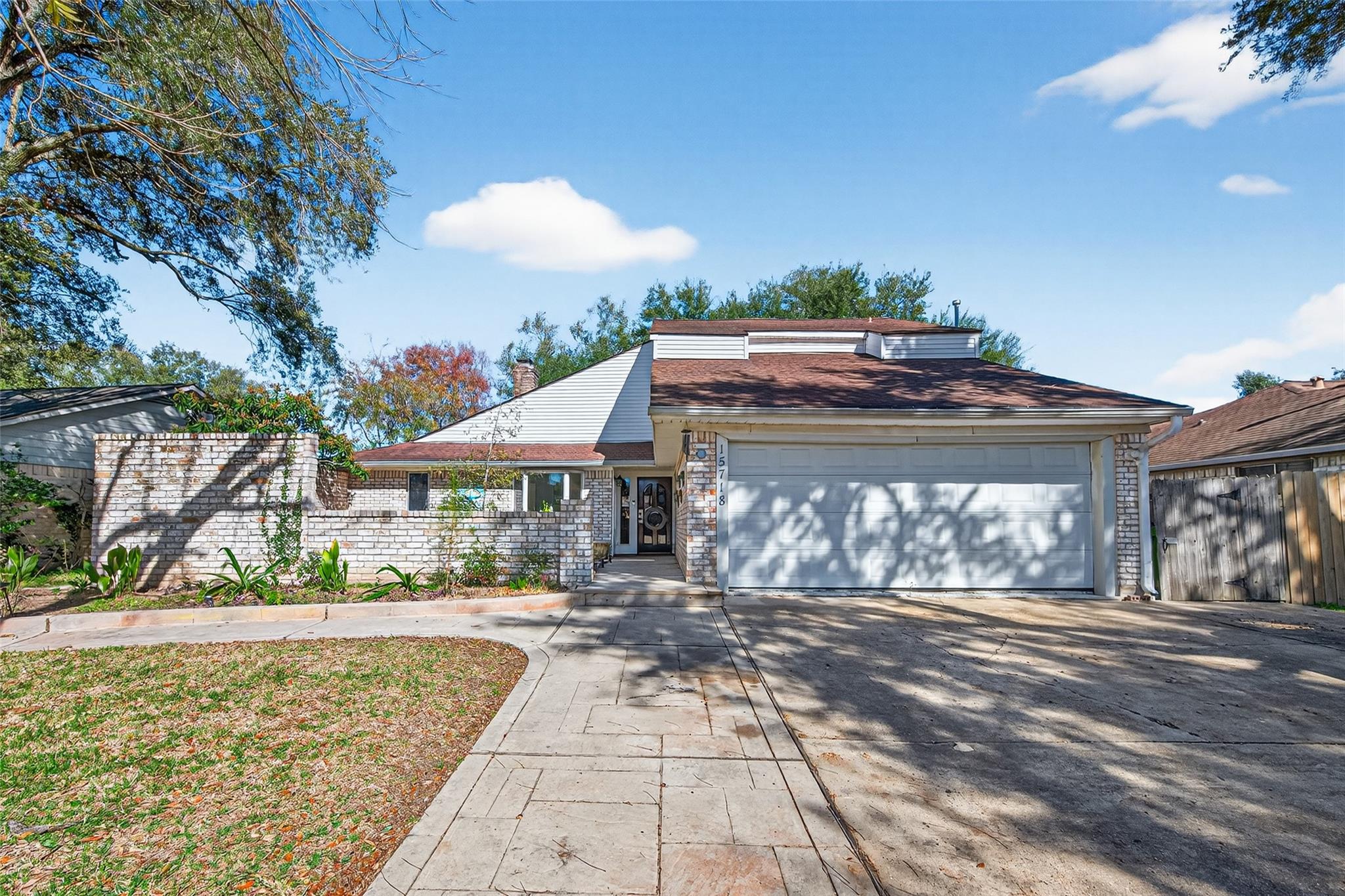 15718 Cascade Point Drive — photo