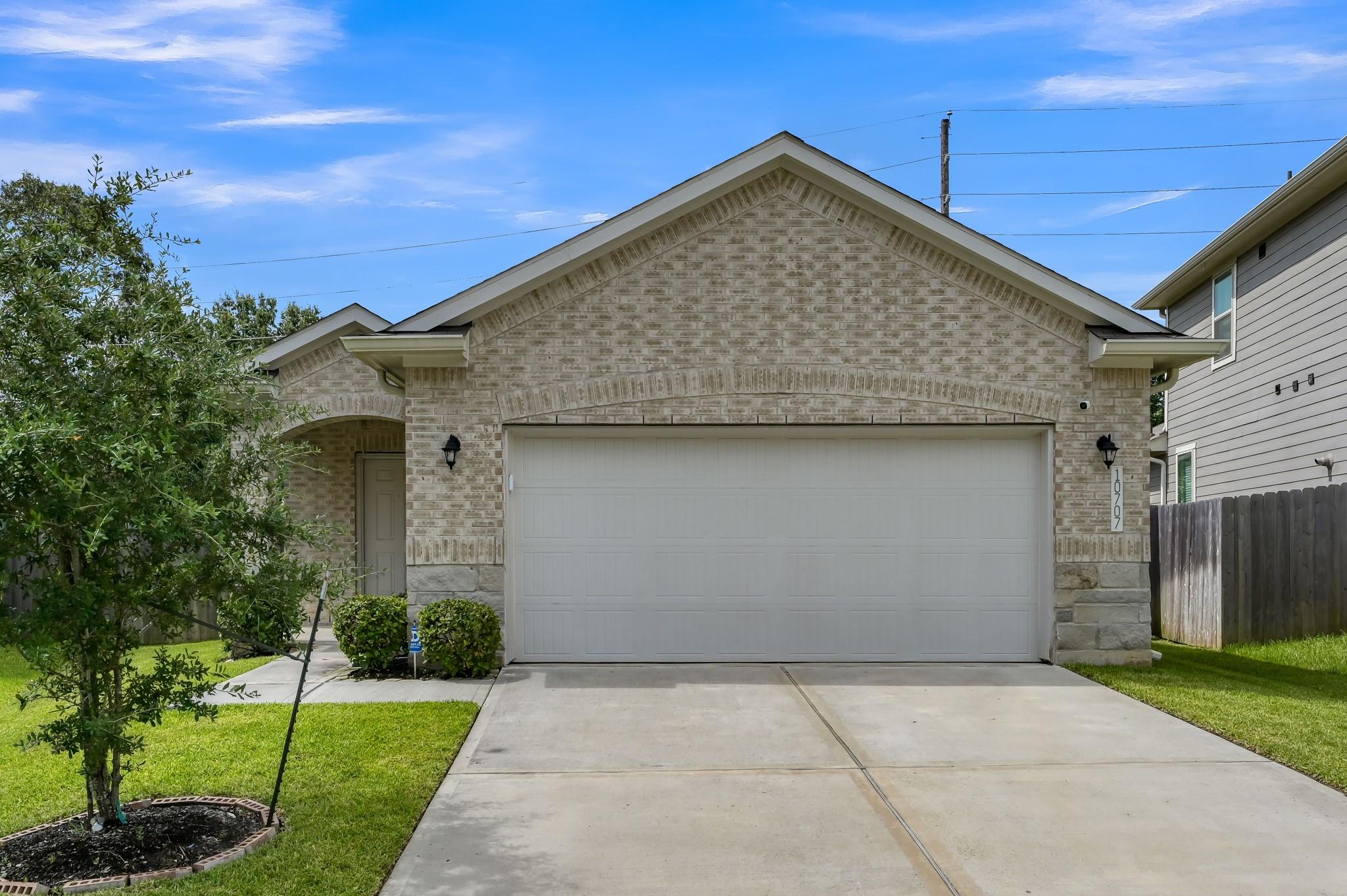 10707 Catclaw Court — photo