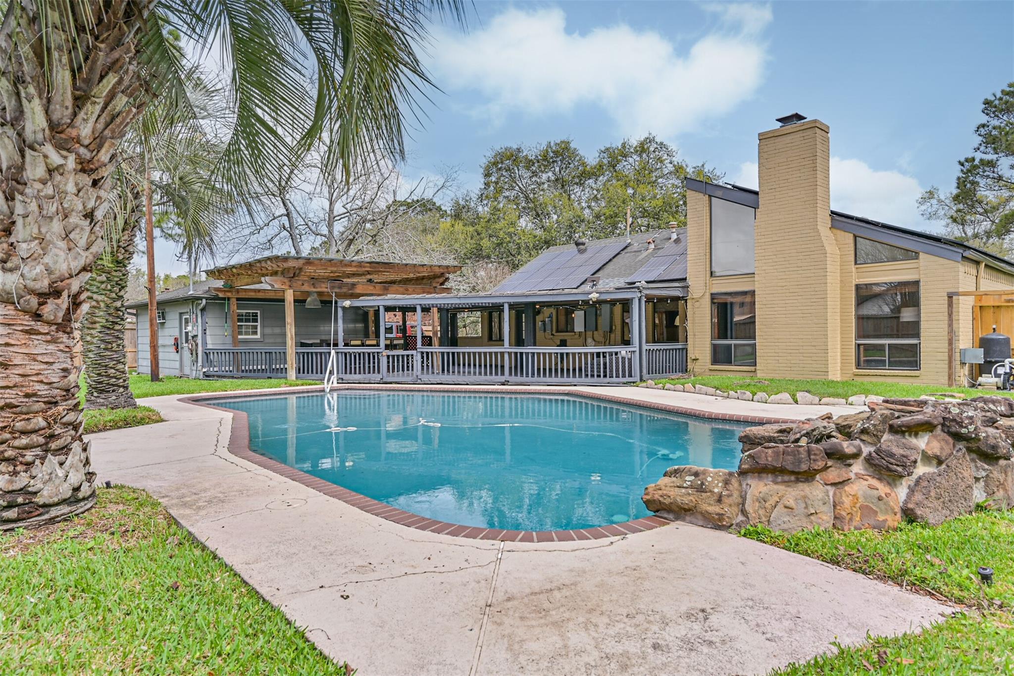 910 Evergreen Drive — photo