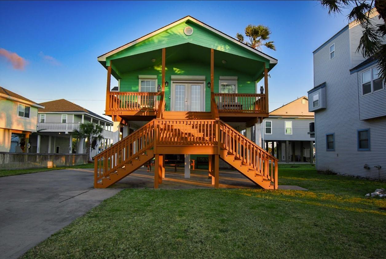 13714 Pirates Beach Boulevard — photo