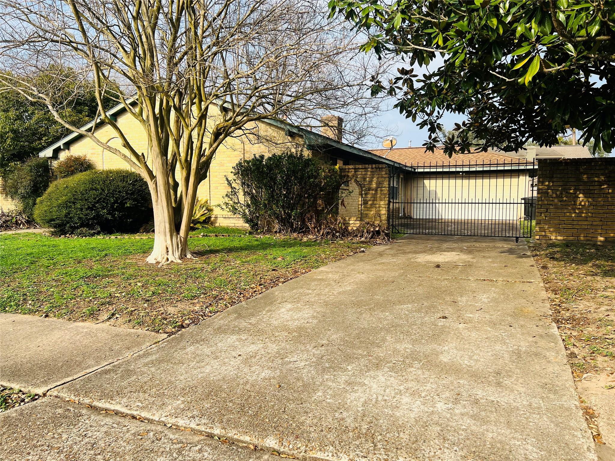 12614 Hunting Briar Drive — photo
