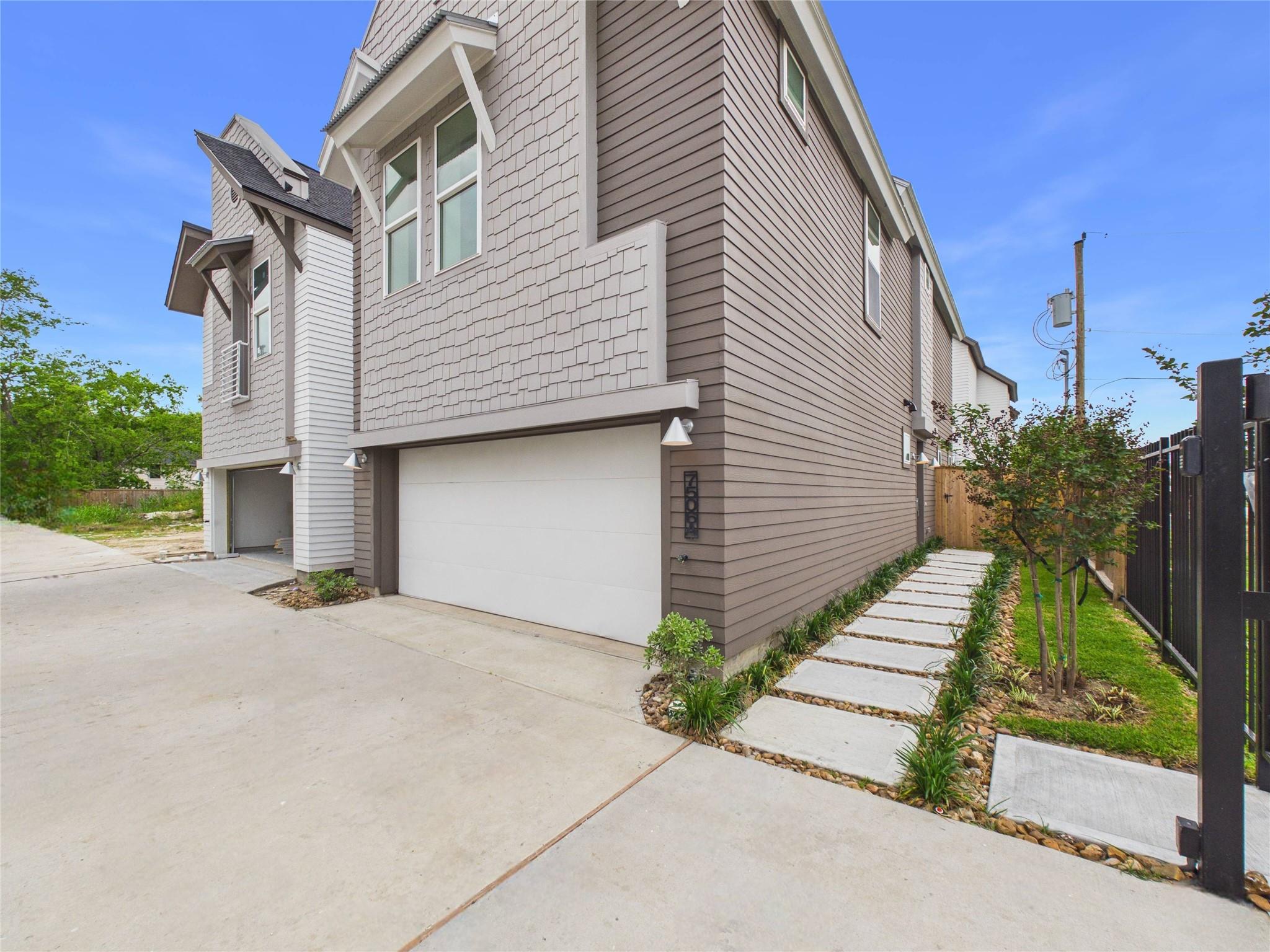 7506 Carver Road #a — photo