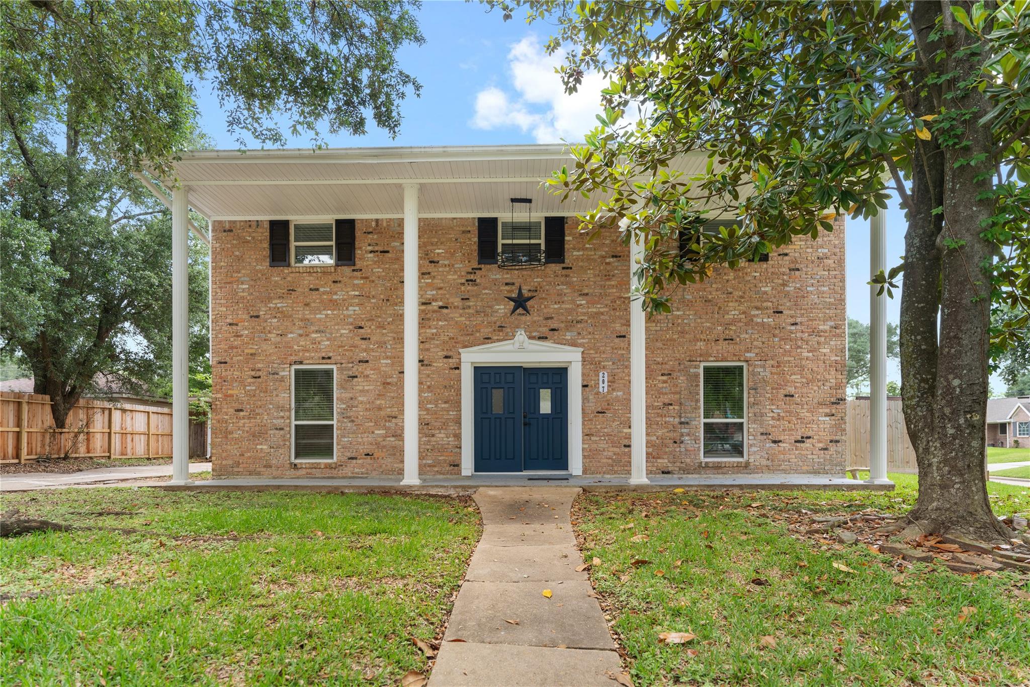 207 Burgundy Lane — photo