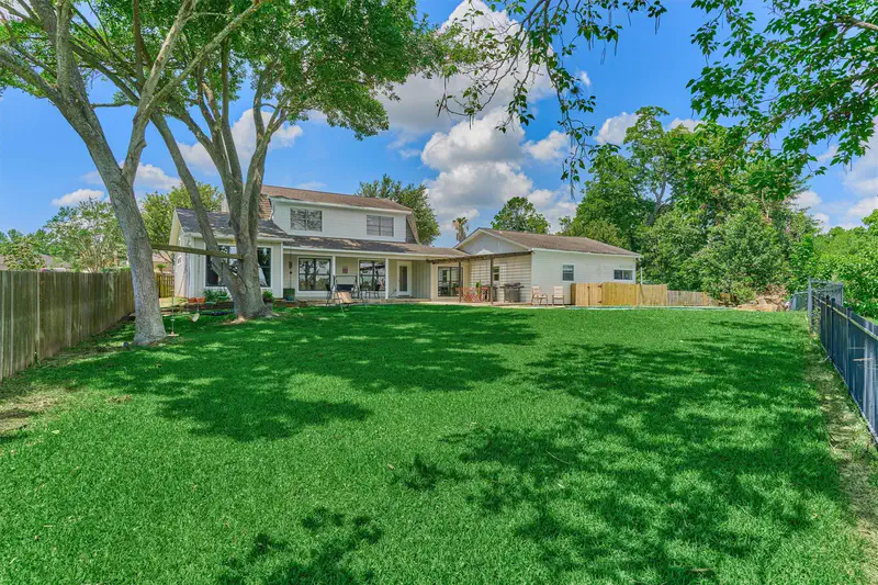 438 Lazy Lane — photo