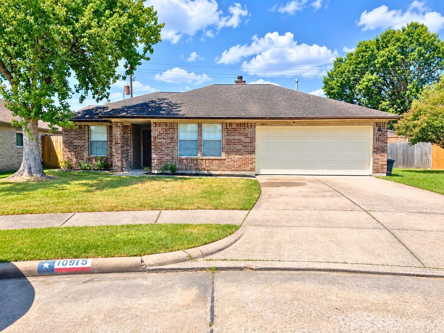 10915 Linwood Court — photo