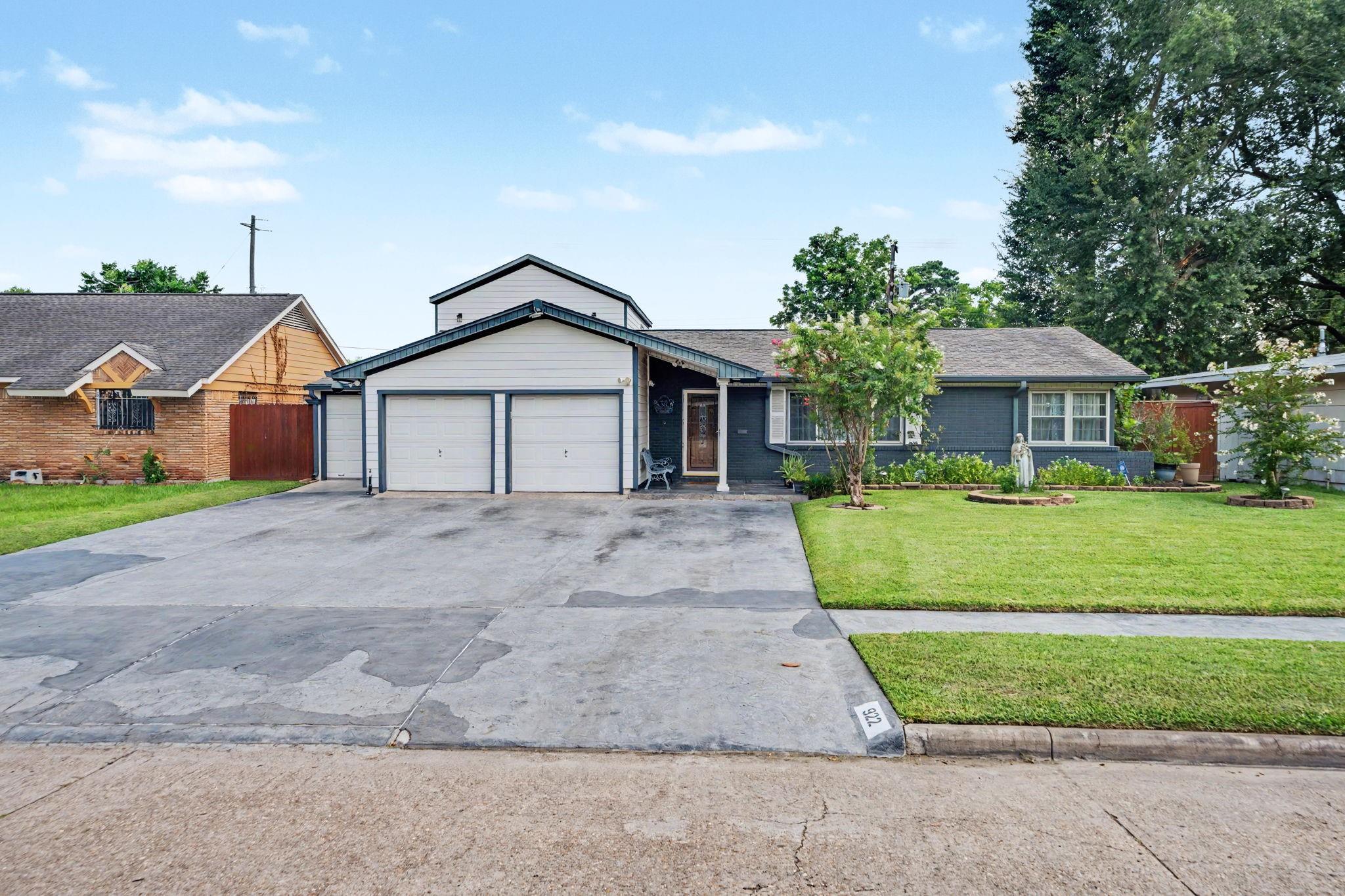 922 Peach Spring Drive — photo