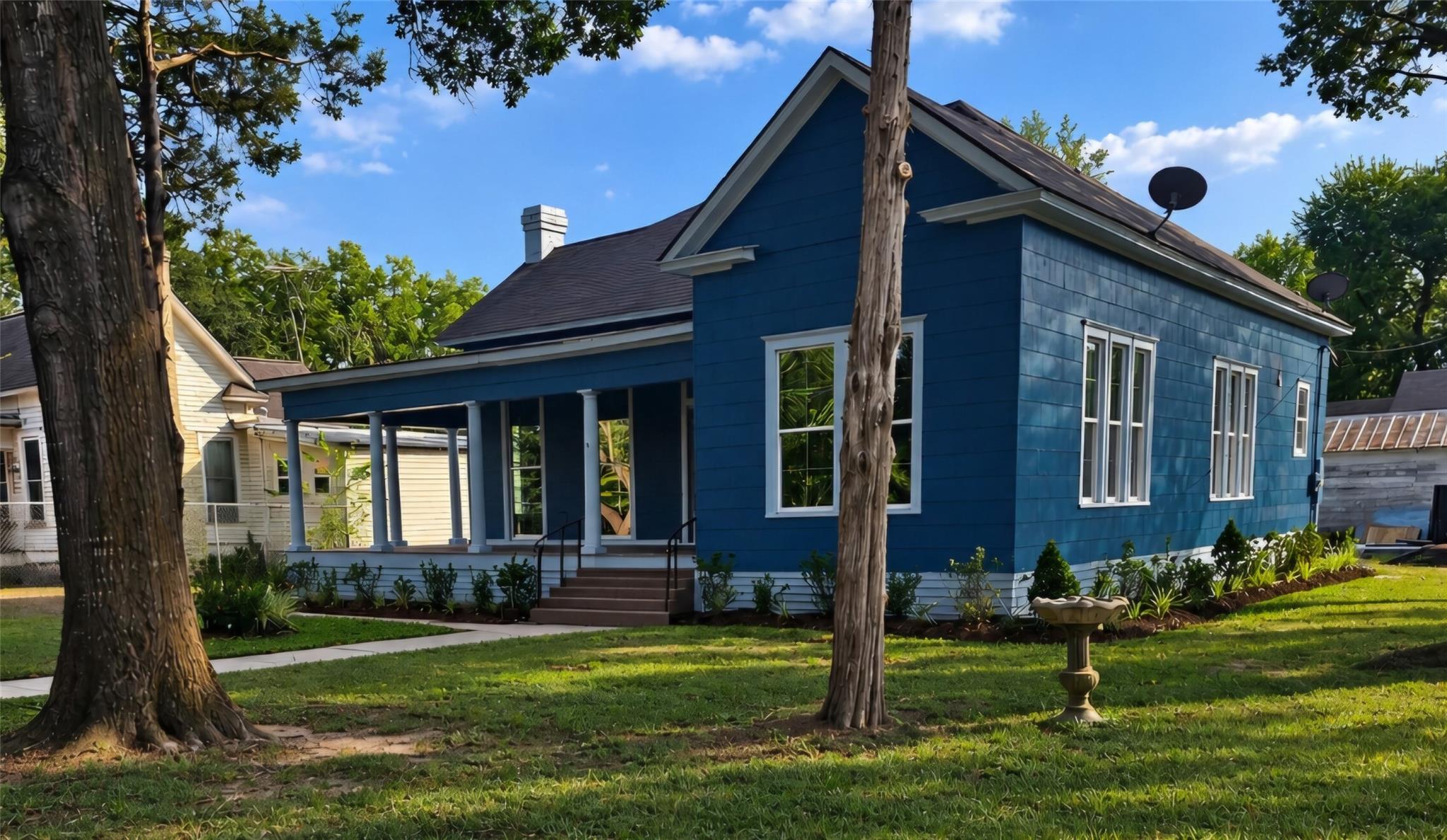 501 E State Street, Eagle Lake, TX 77434 — photo 2