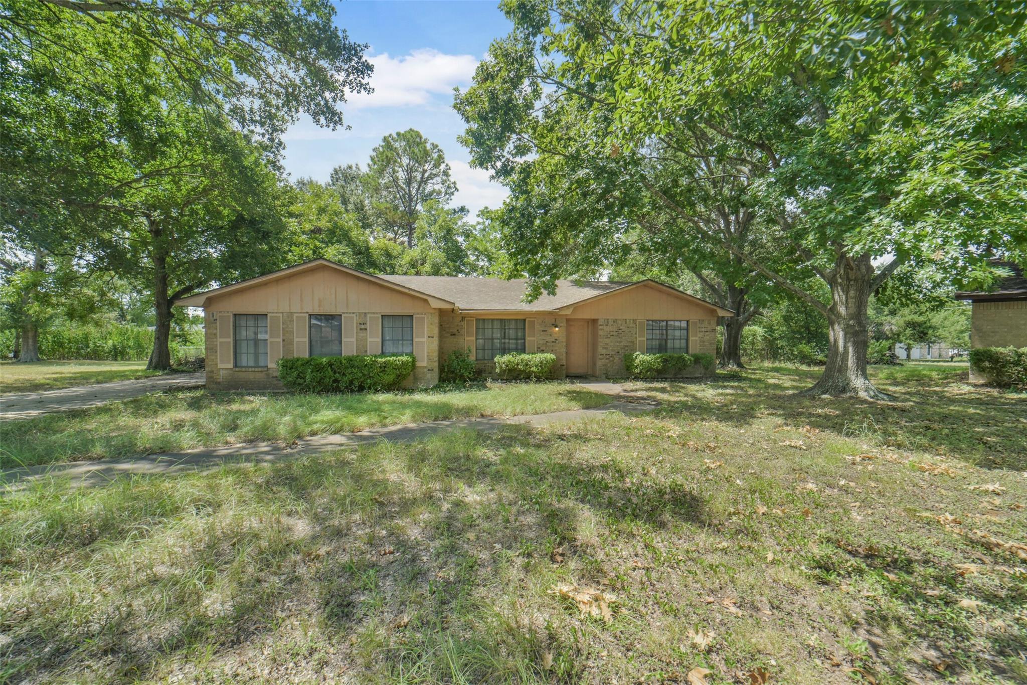 321 Johnson Street, Brenham, TX 77833 — photo 2