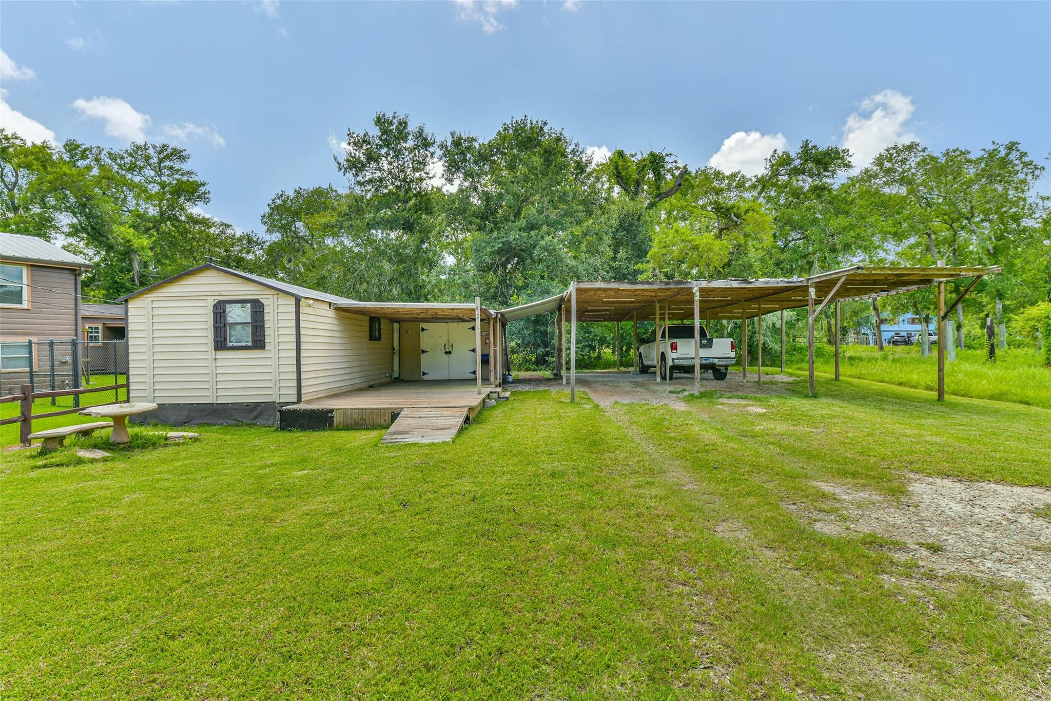 218 Shady Oaks — photo