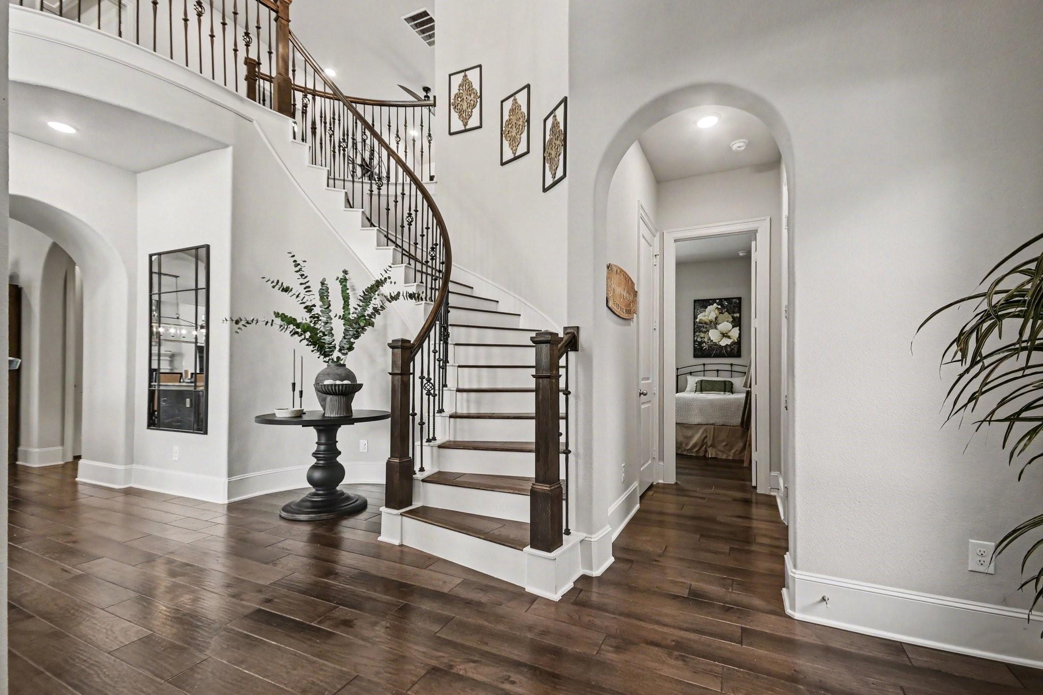 641 Kickapoo Court, Webster, TX 77598