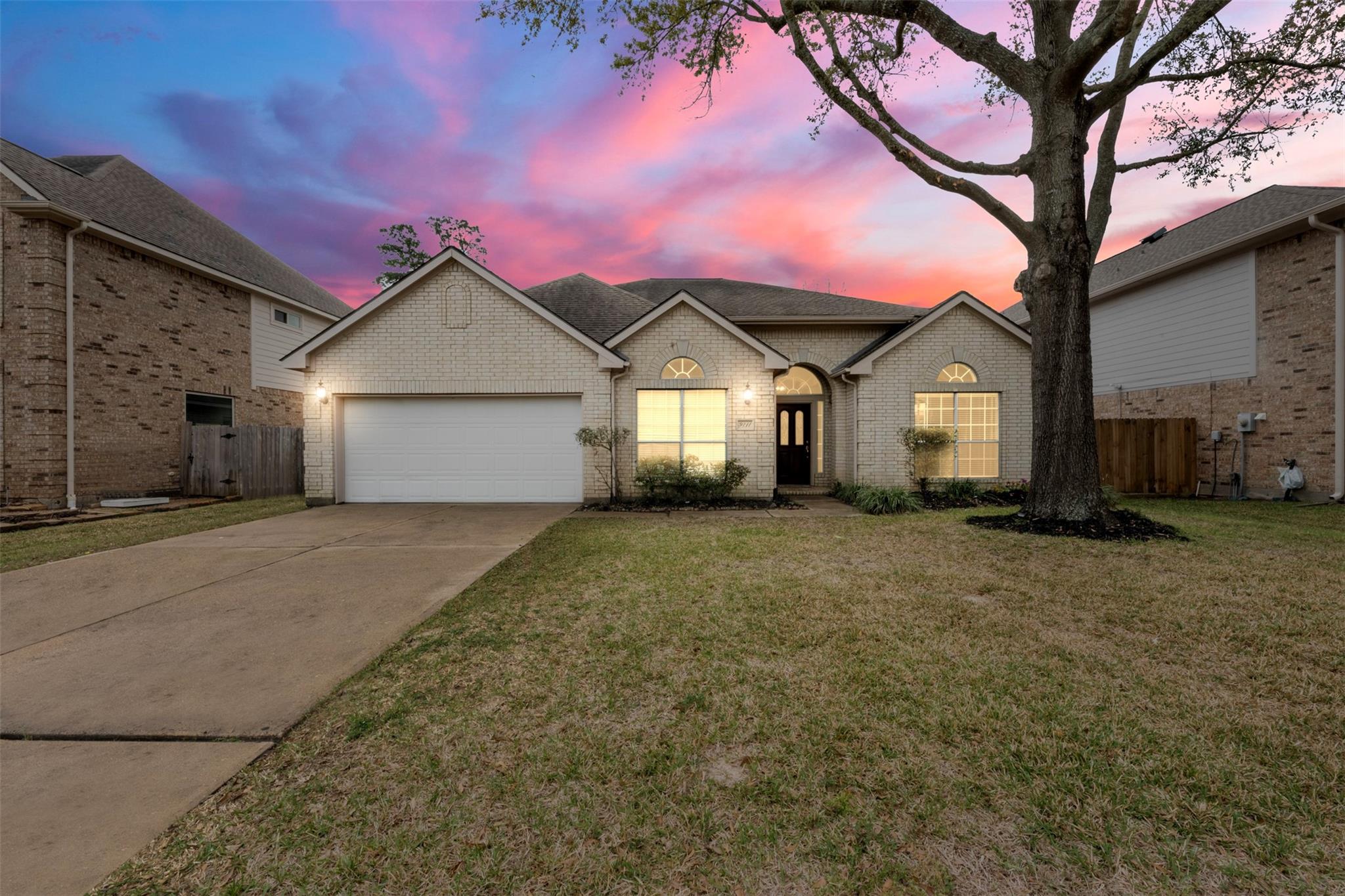 9211 Memorial Hills Drive — photo