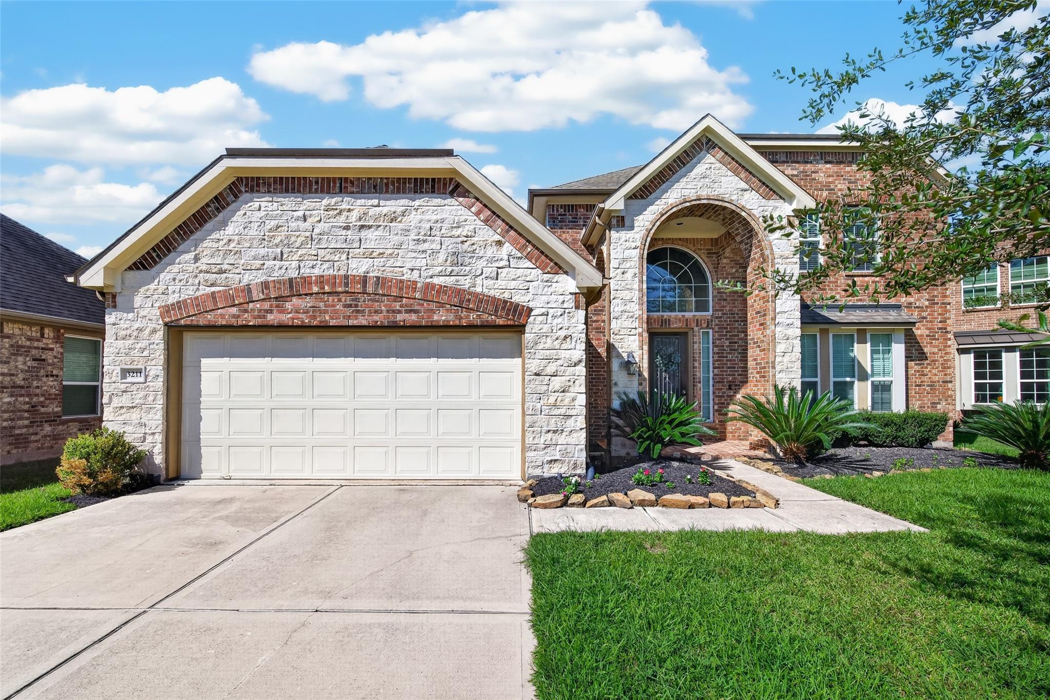 3211 Golden Honey Lane — photo