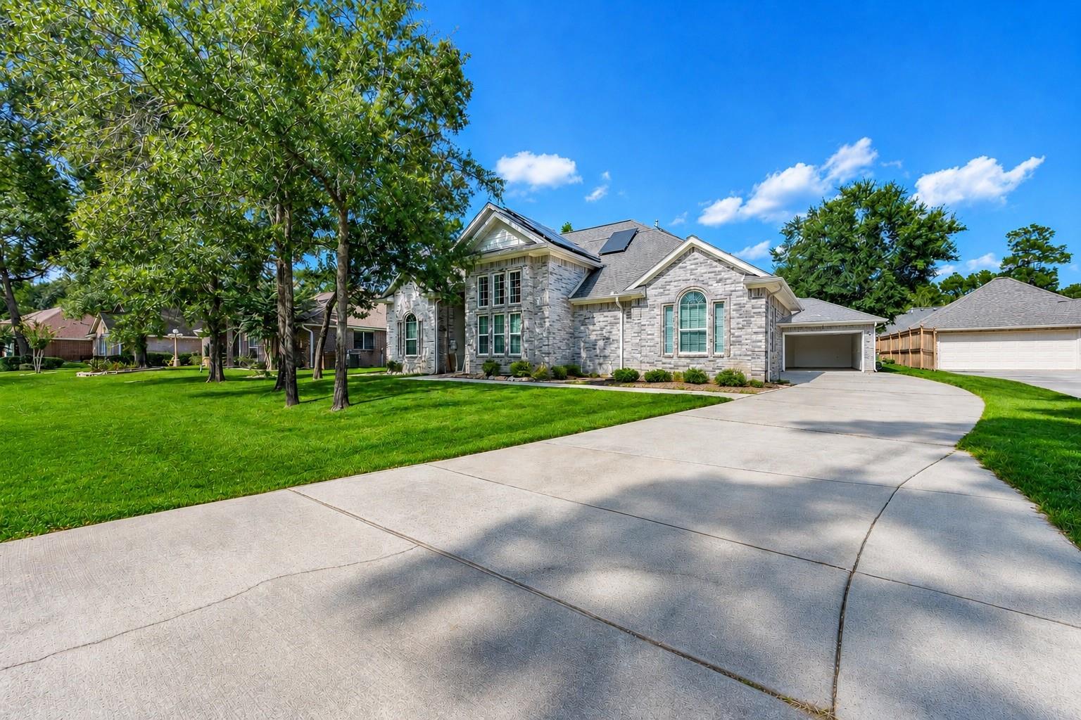 757 Forest Lane Drive — photo