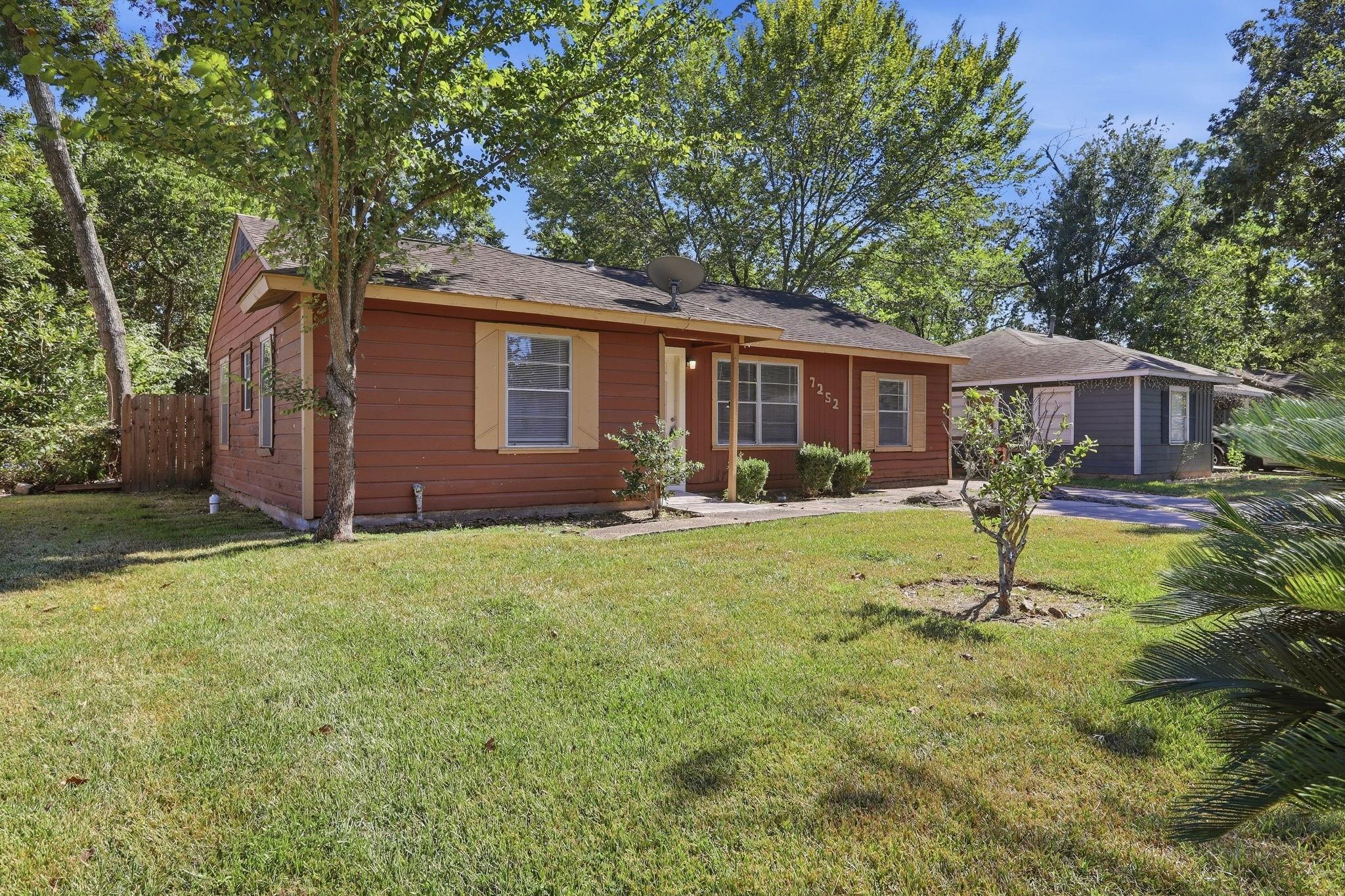 7252 Yoe Street — photo
