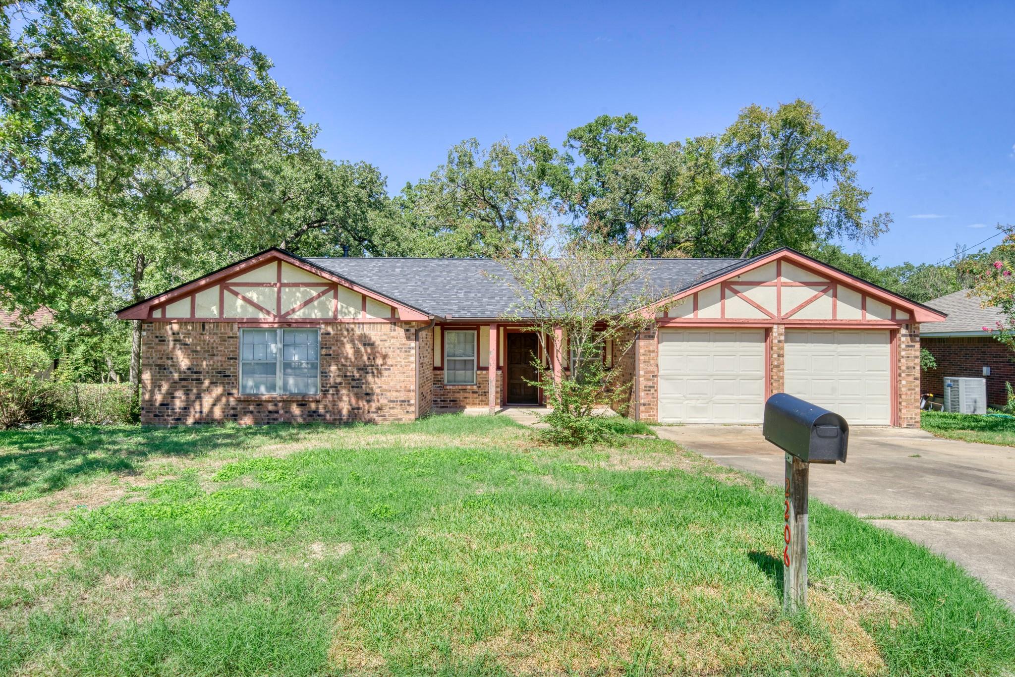 2206 Dewberry Lane — photo