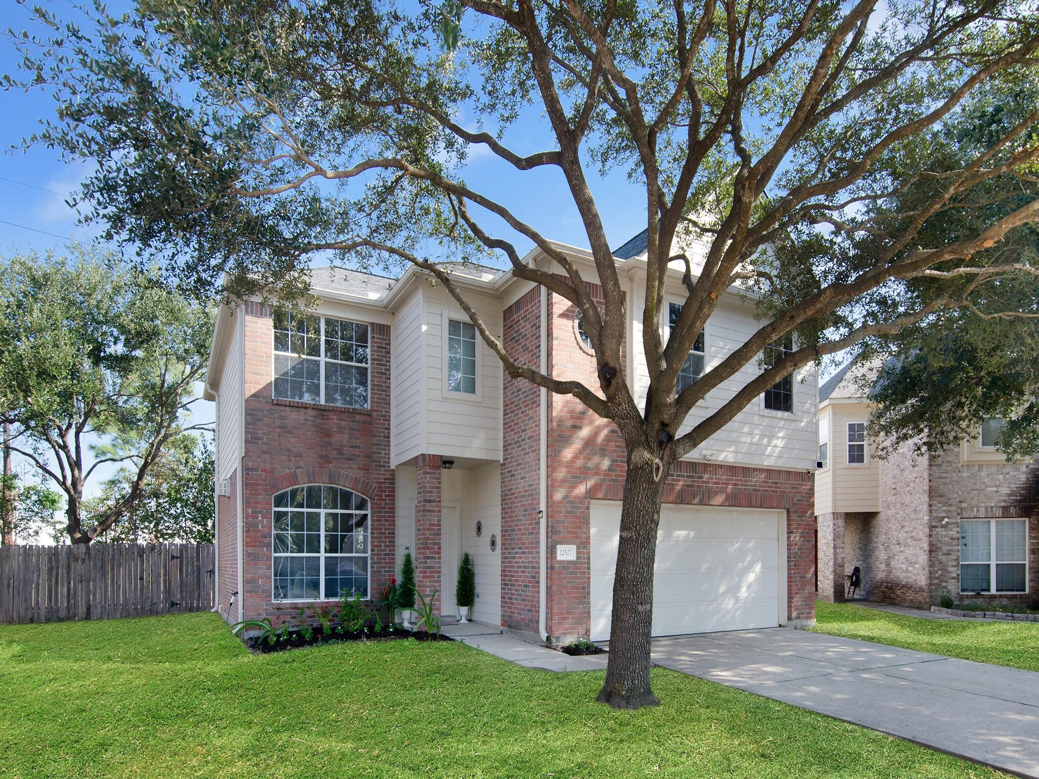 22527 Hamlet Park Court — photo