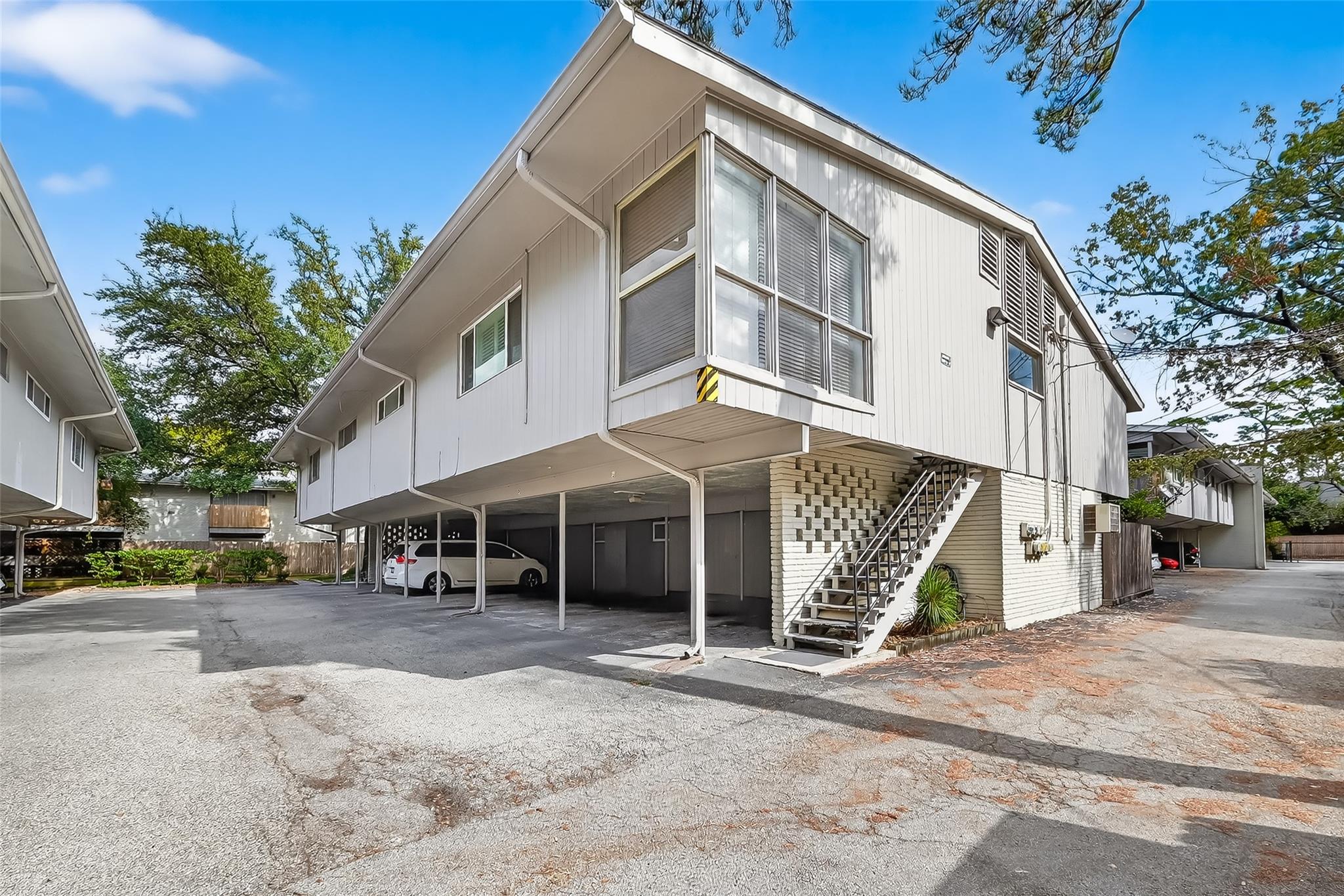 909 Silber Road #16C — photo