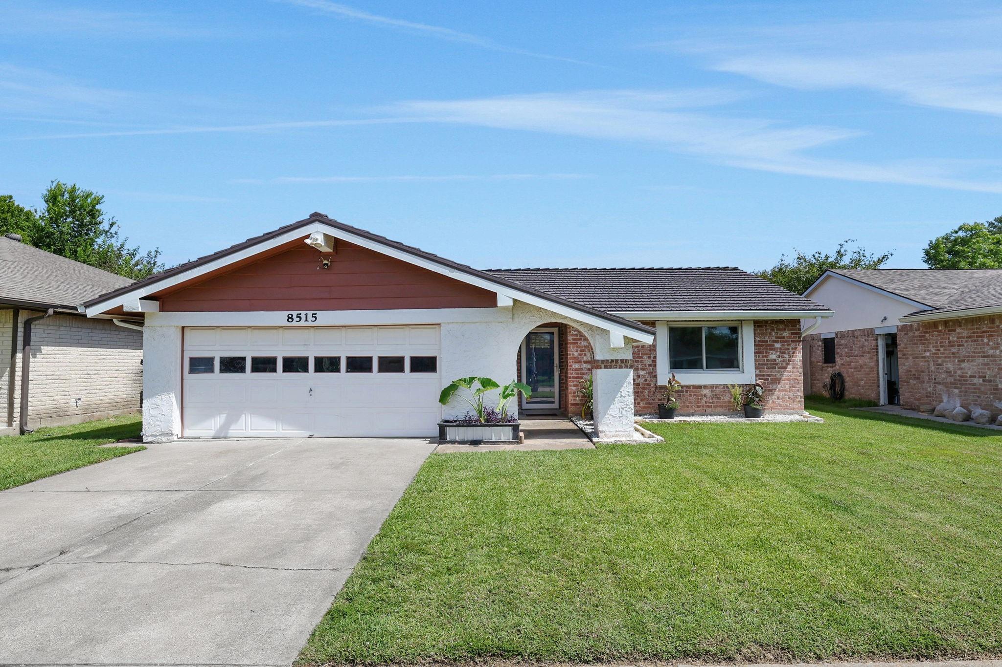 8515 Oakhaven Road — photo