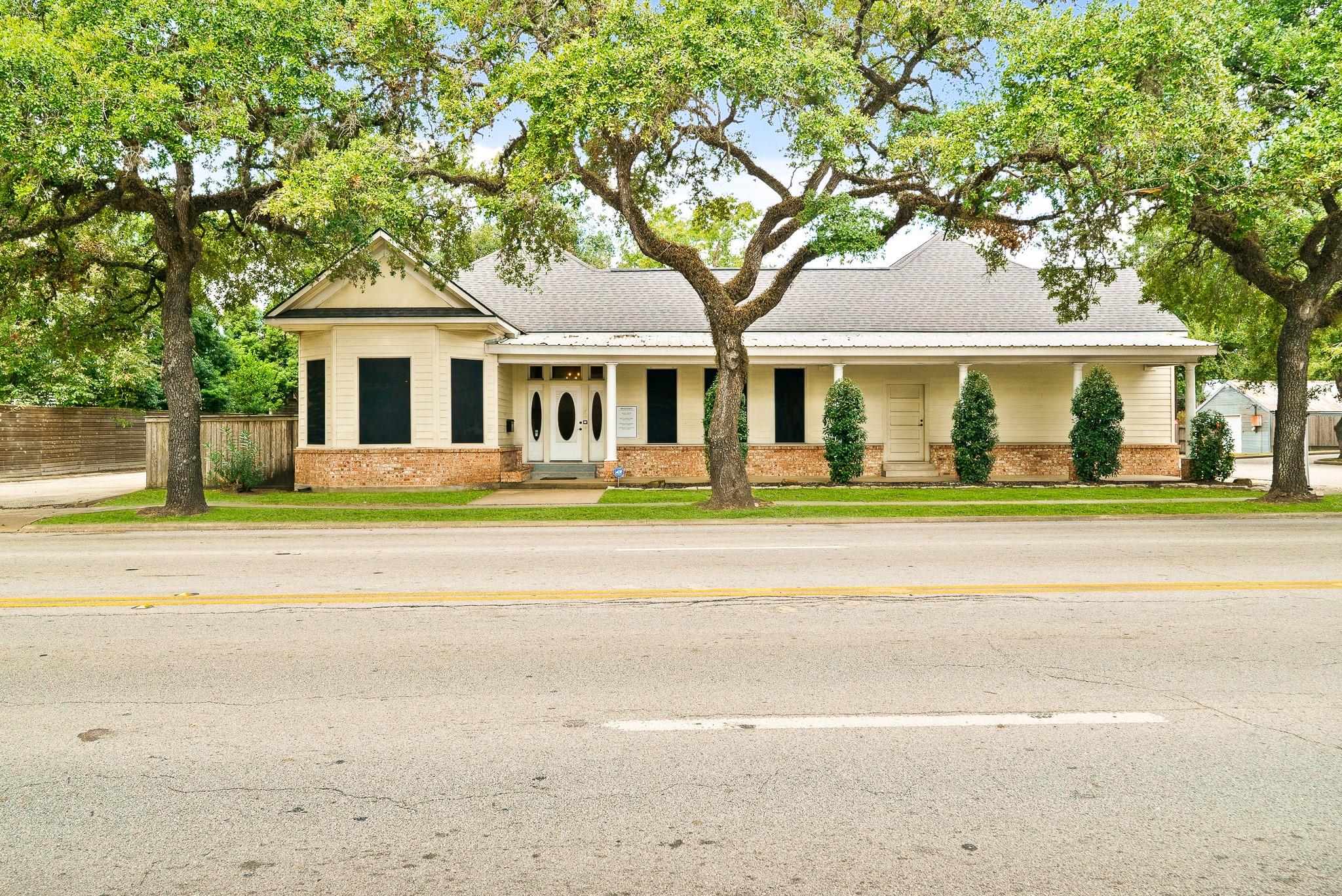 800 Jackson Street — photo
