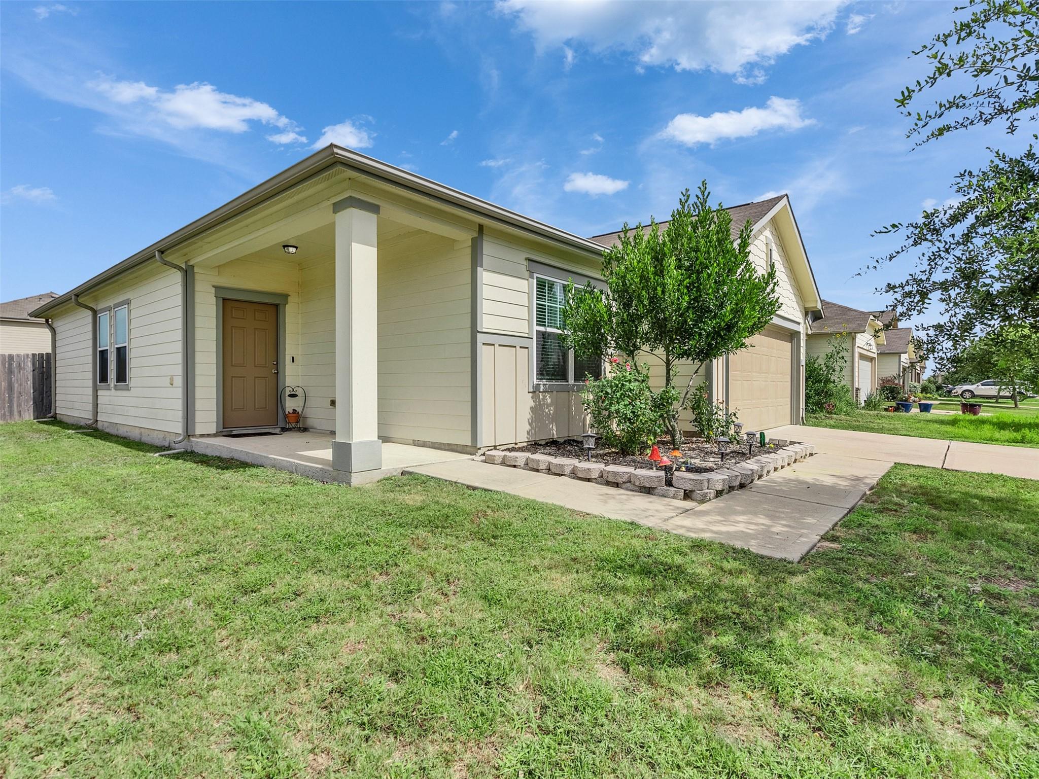 1001 Banyon Tree Lane — photo