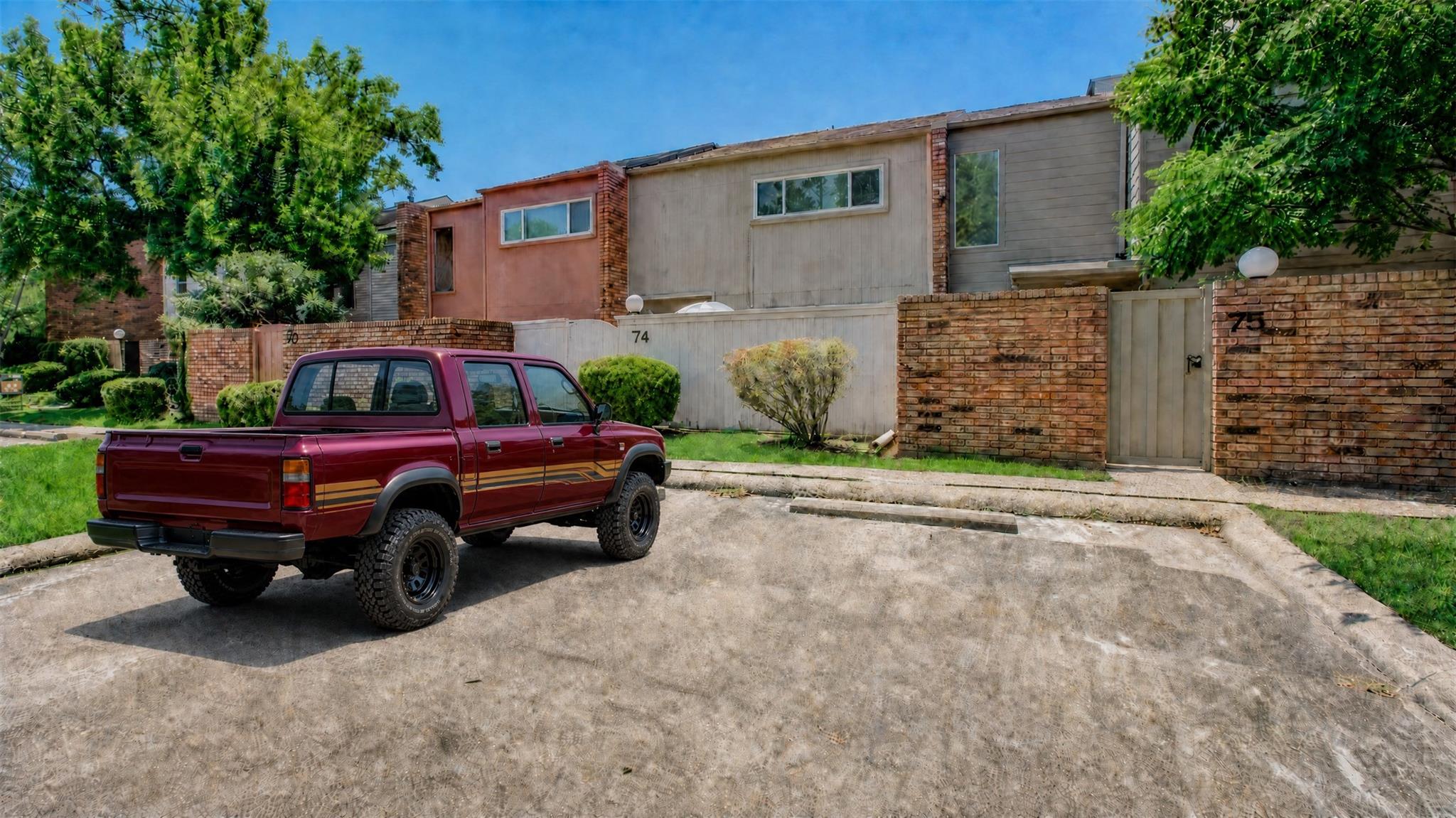 74 Cayenne Common — photo