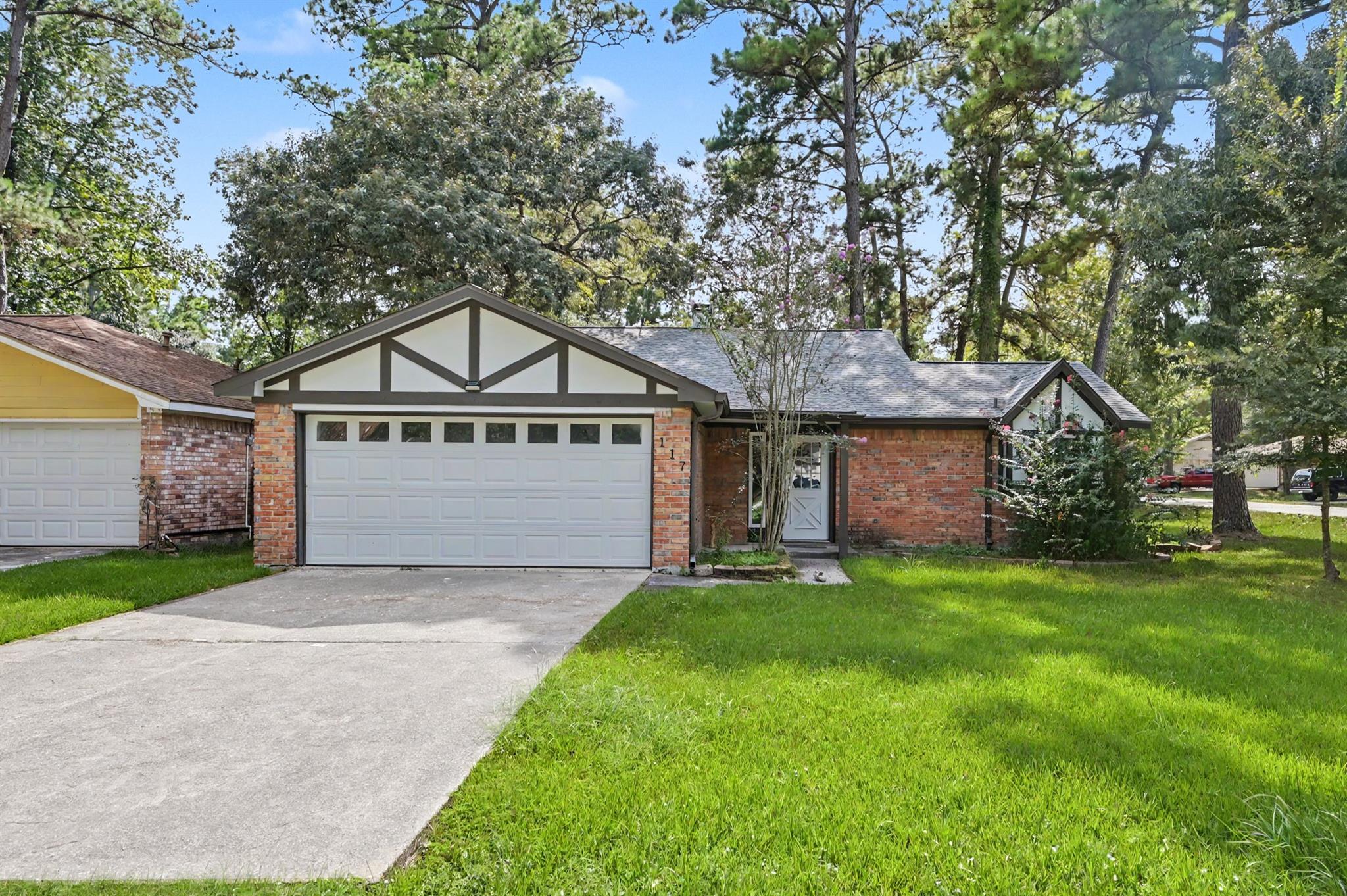 117 N Woodstock Circle Drive — photo