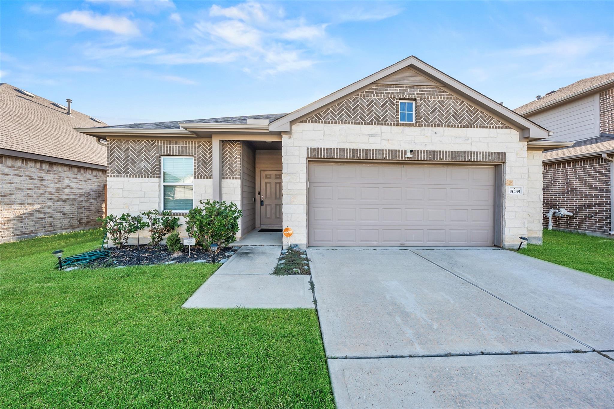 15439 Aberdeen Wood Drive — photo