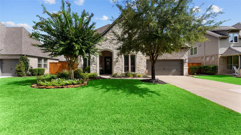 121 Hunter Hollow Place — photo