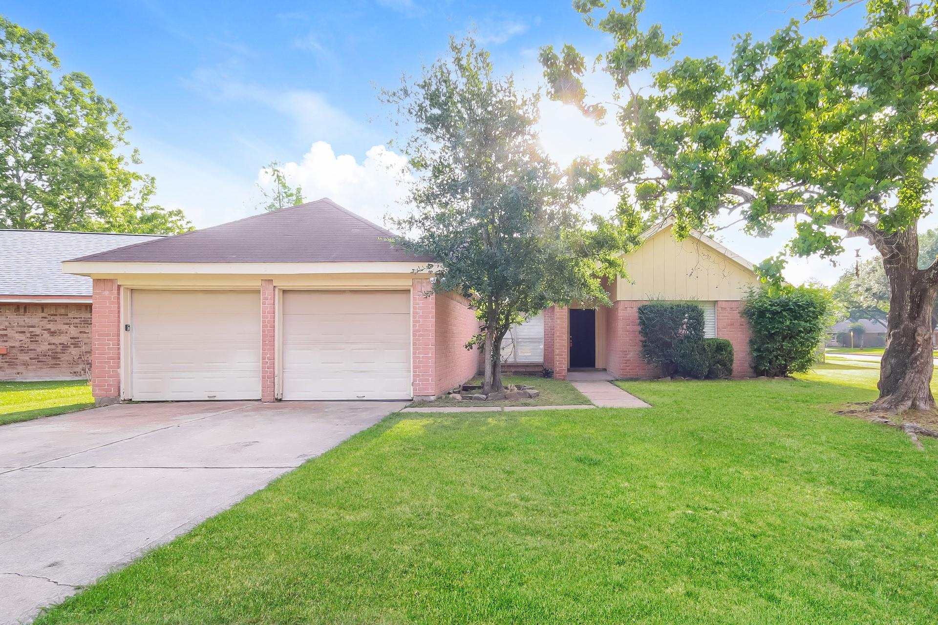 2710 Village Court — photo
