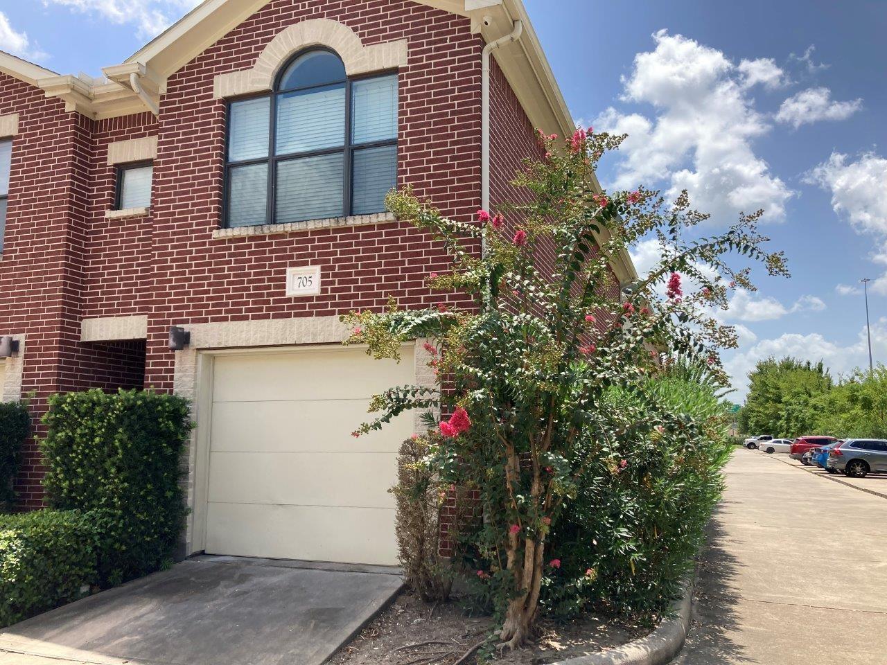 5941 South Loop E #705, Houston, TX 77033 — photo 2