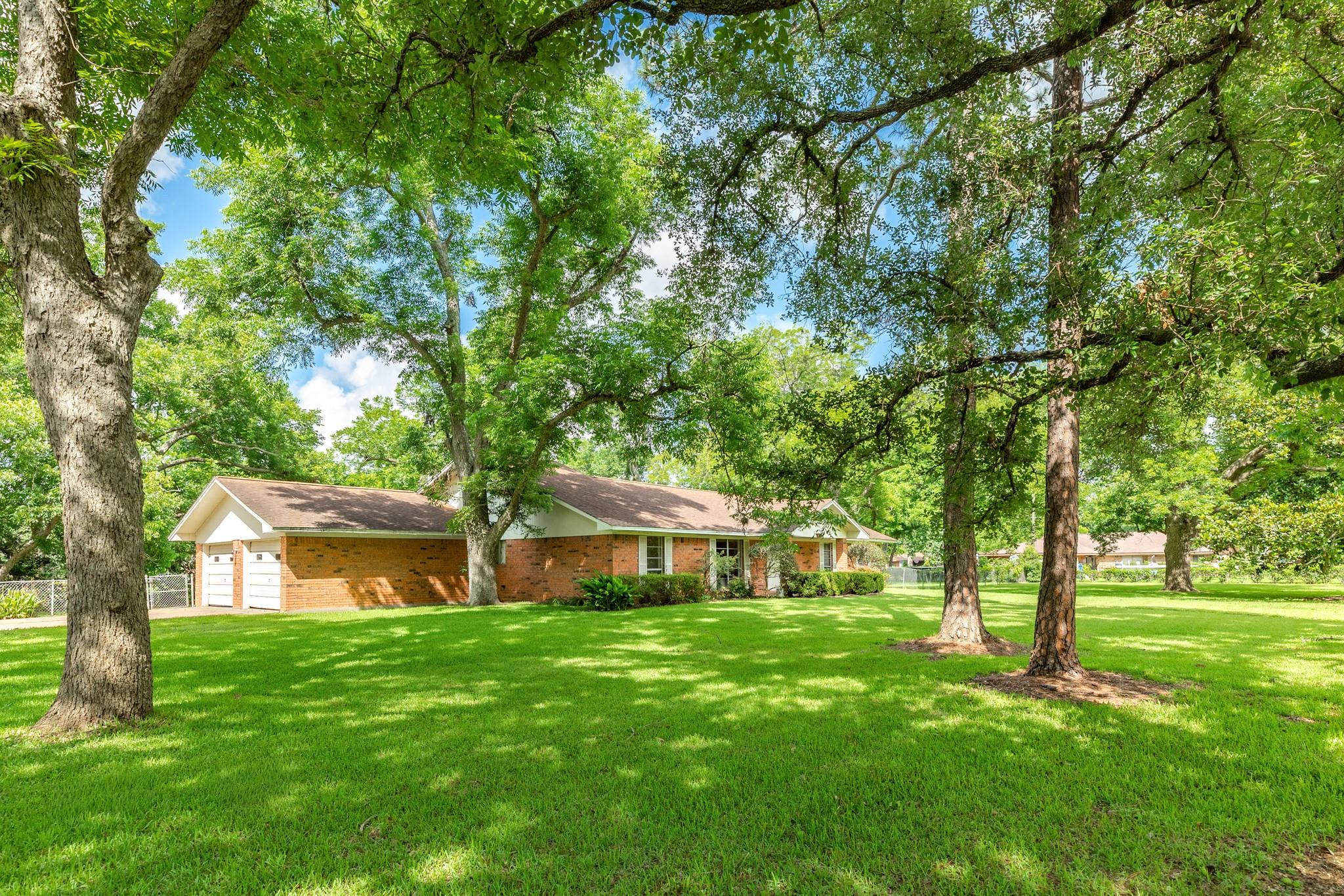 120 Southern Oaks Drive — photo