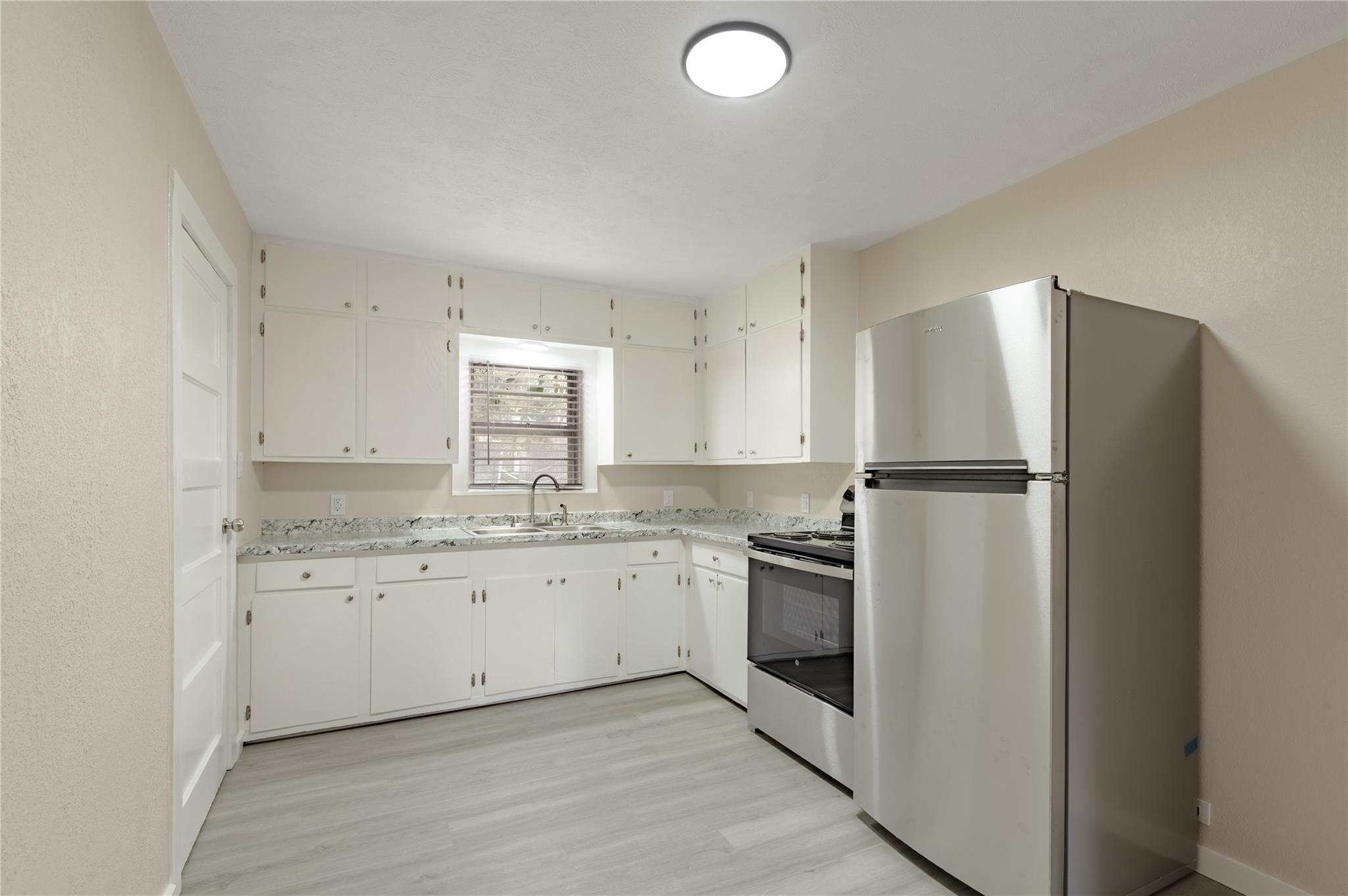 1107 W Dogwood Street — photo