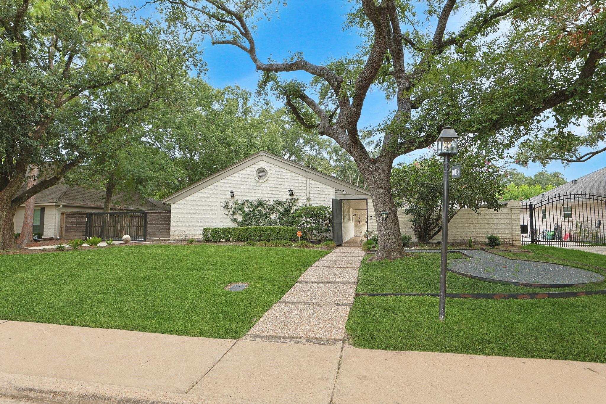 10118 Chevy Chase Drive — photo