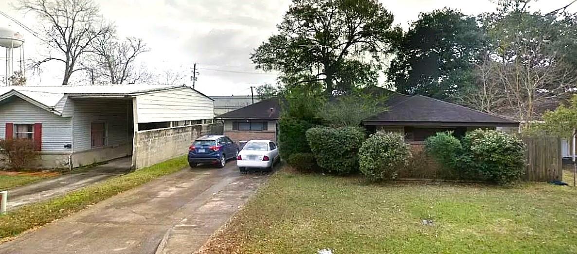 1102 Woods Drive — photo