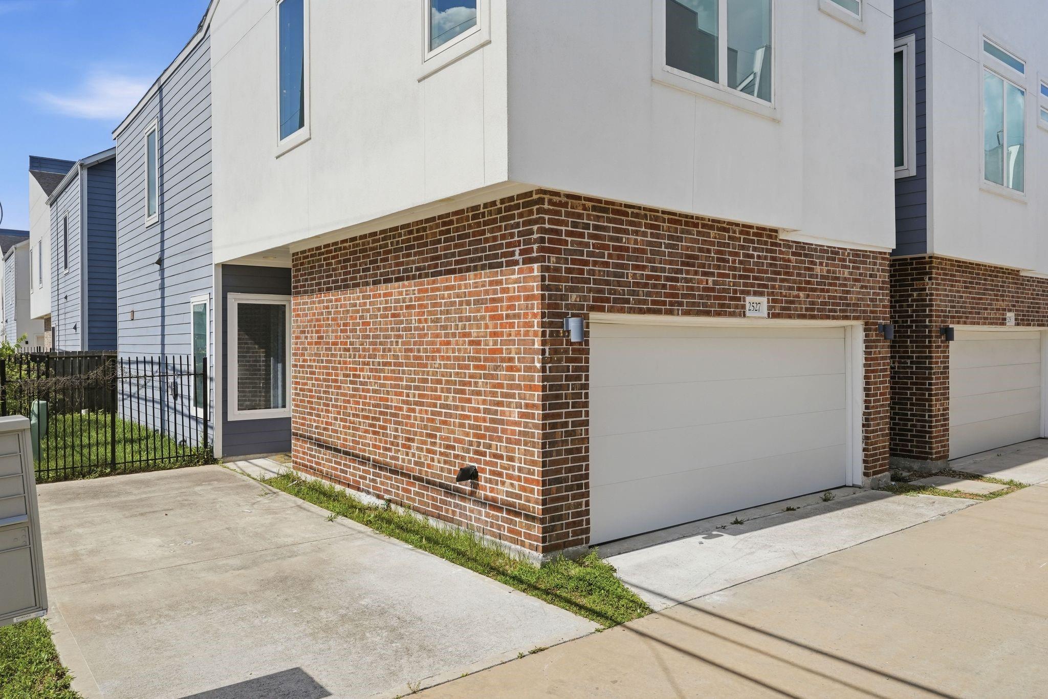 2527 Hollister Street — photo