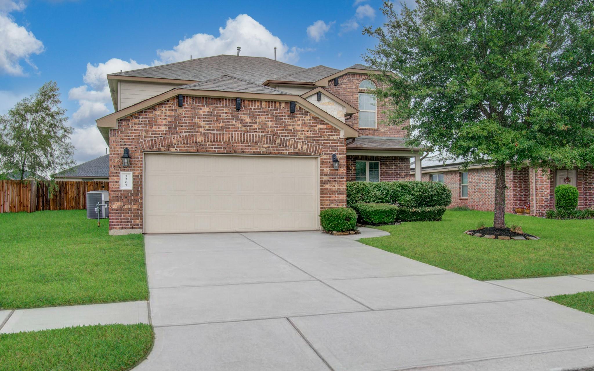 2207 Manchester Crossing Drive — photo