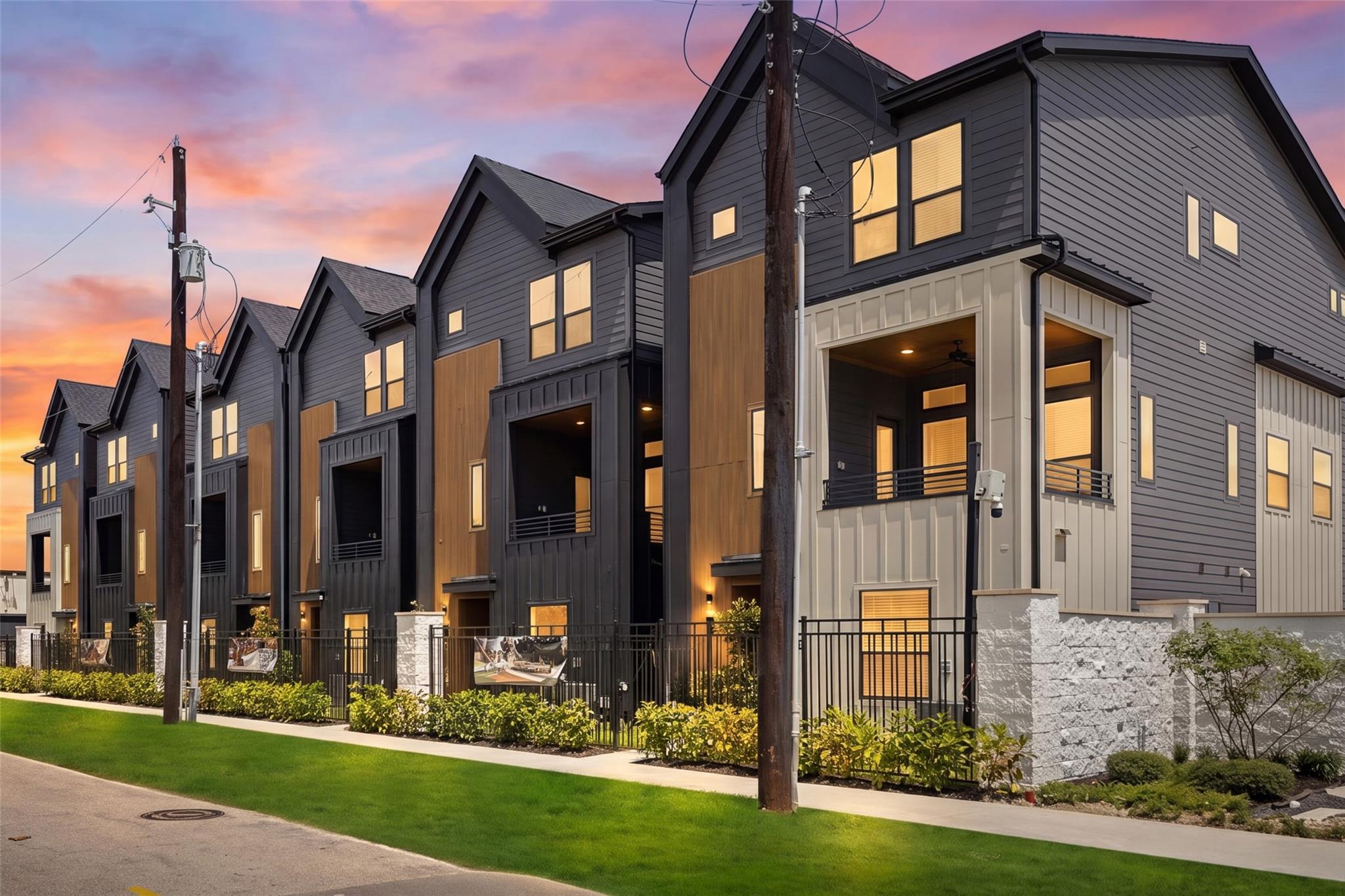 527 Hillwood Heights Drive — photo