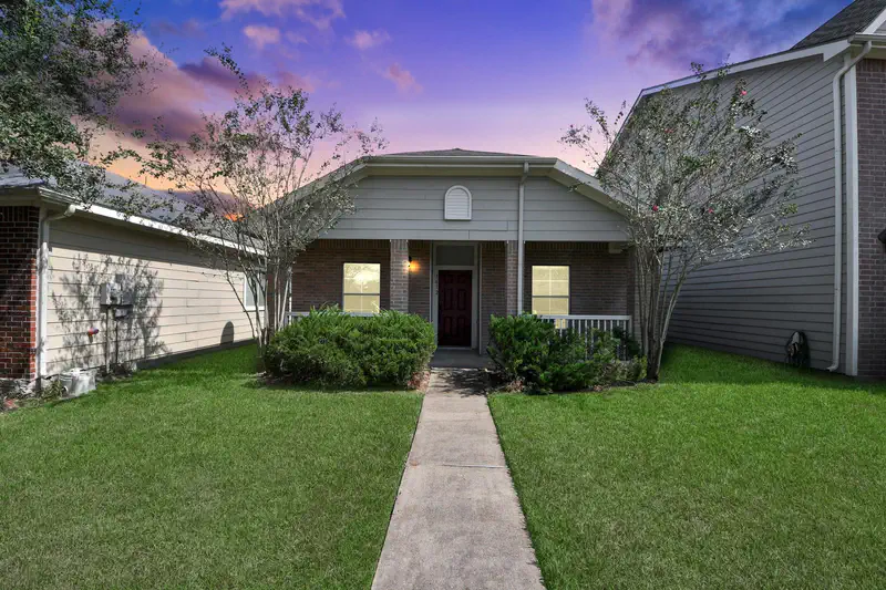 1612 Claremont Garden Circle — photo