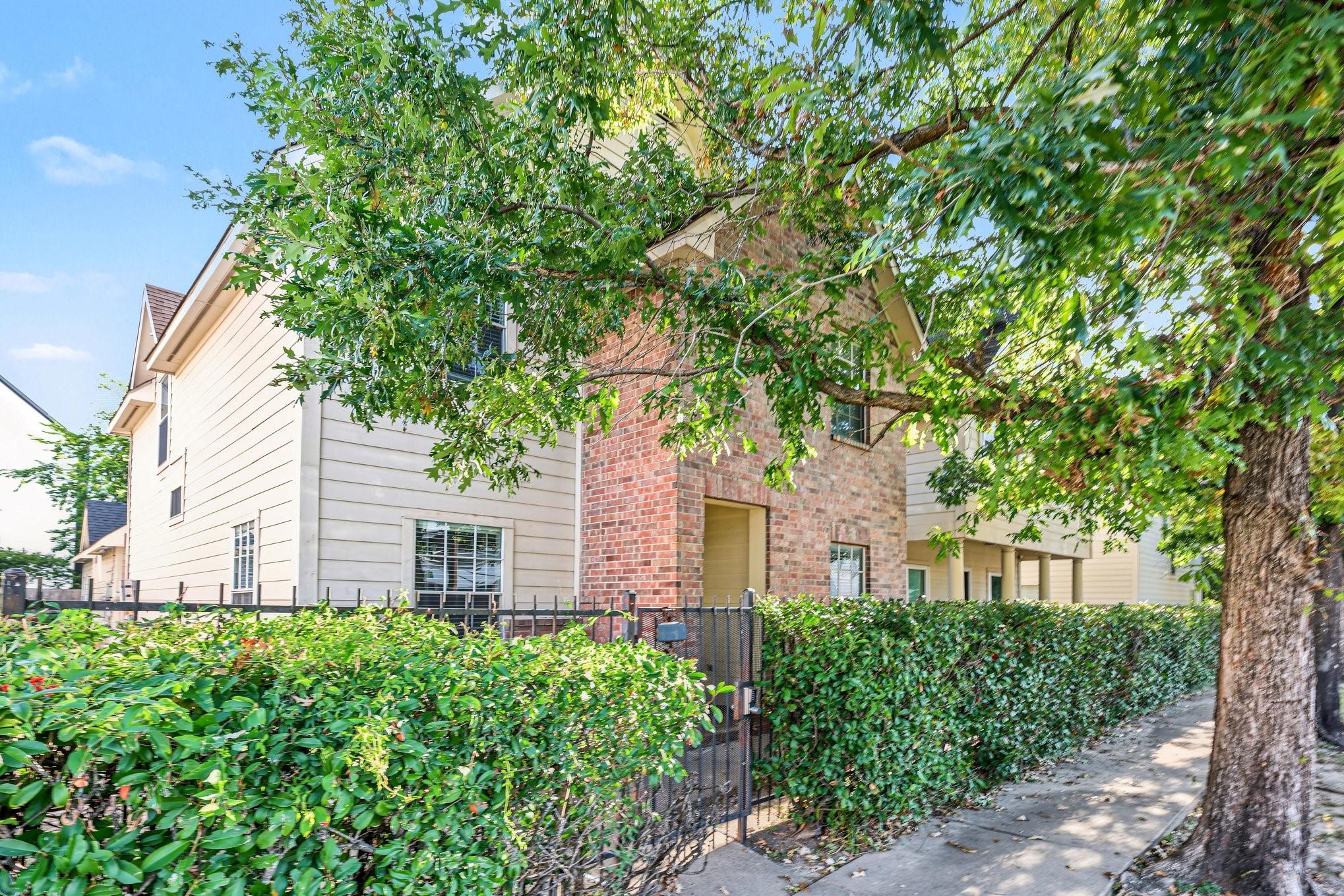 1527 Francis Street — photo
