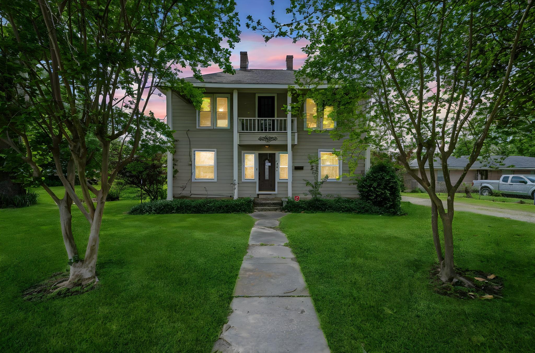 1005 W Clayton Street — photo